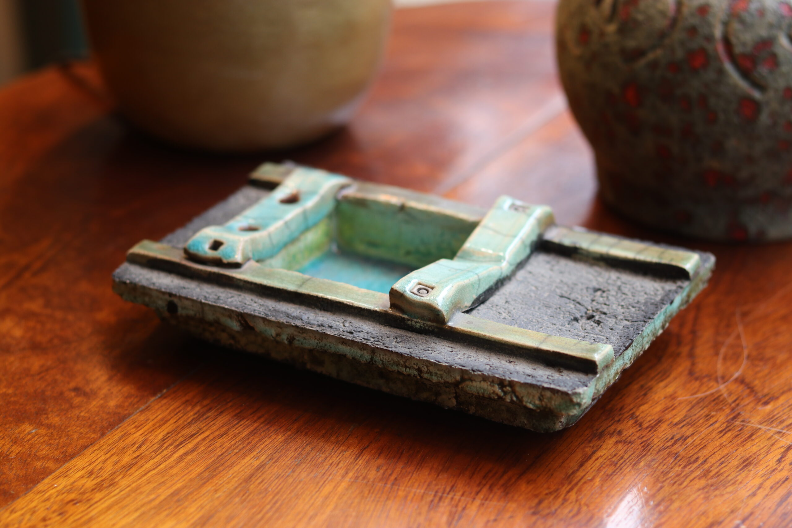 Cendrier brutaliste en grès, années 60, belle glaçure turquoise