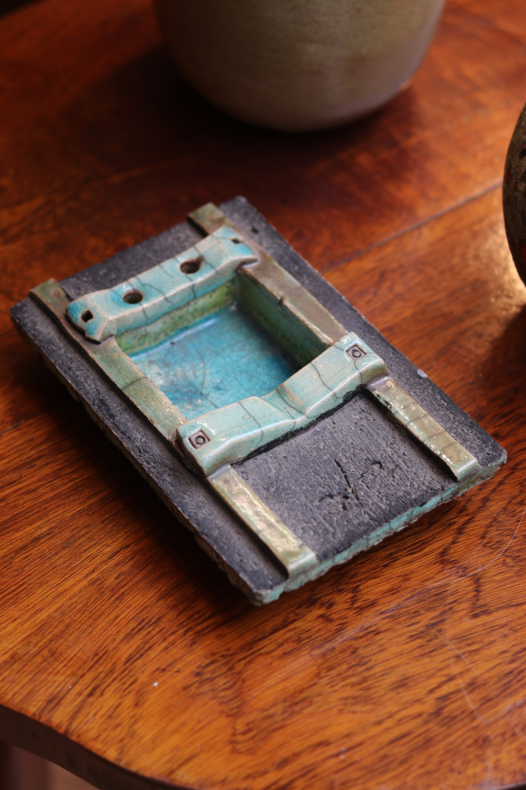 Cendrier brutaliste en grès, années 60, belle glaçure turquoise – Image 2