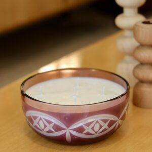 Bougie artisanale coulée dans une coupe en cristal