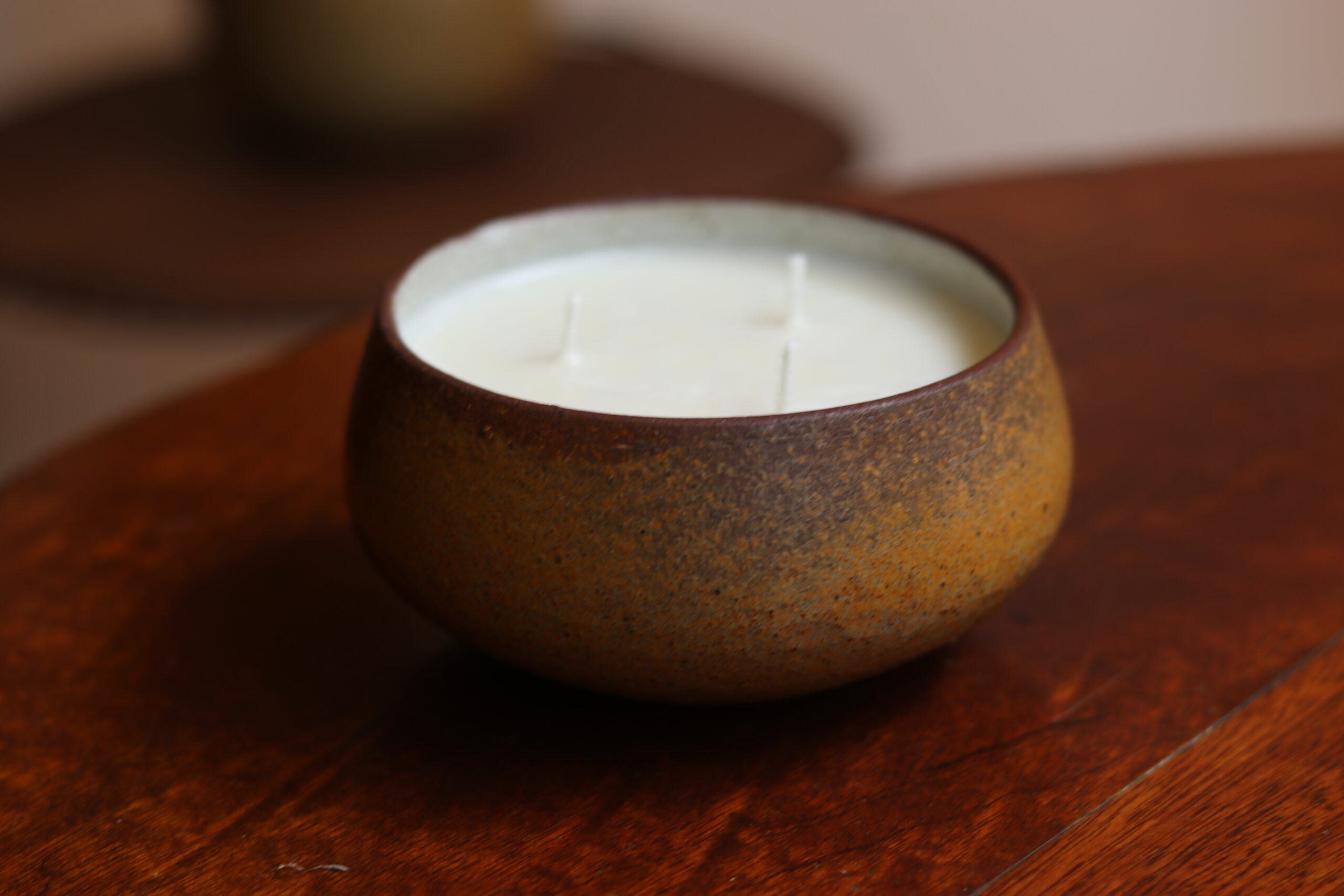 Bougie cire de soja parfum abricot-romarin, dans bol en céramique Duchastel