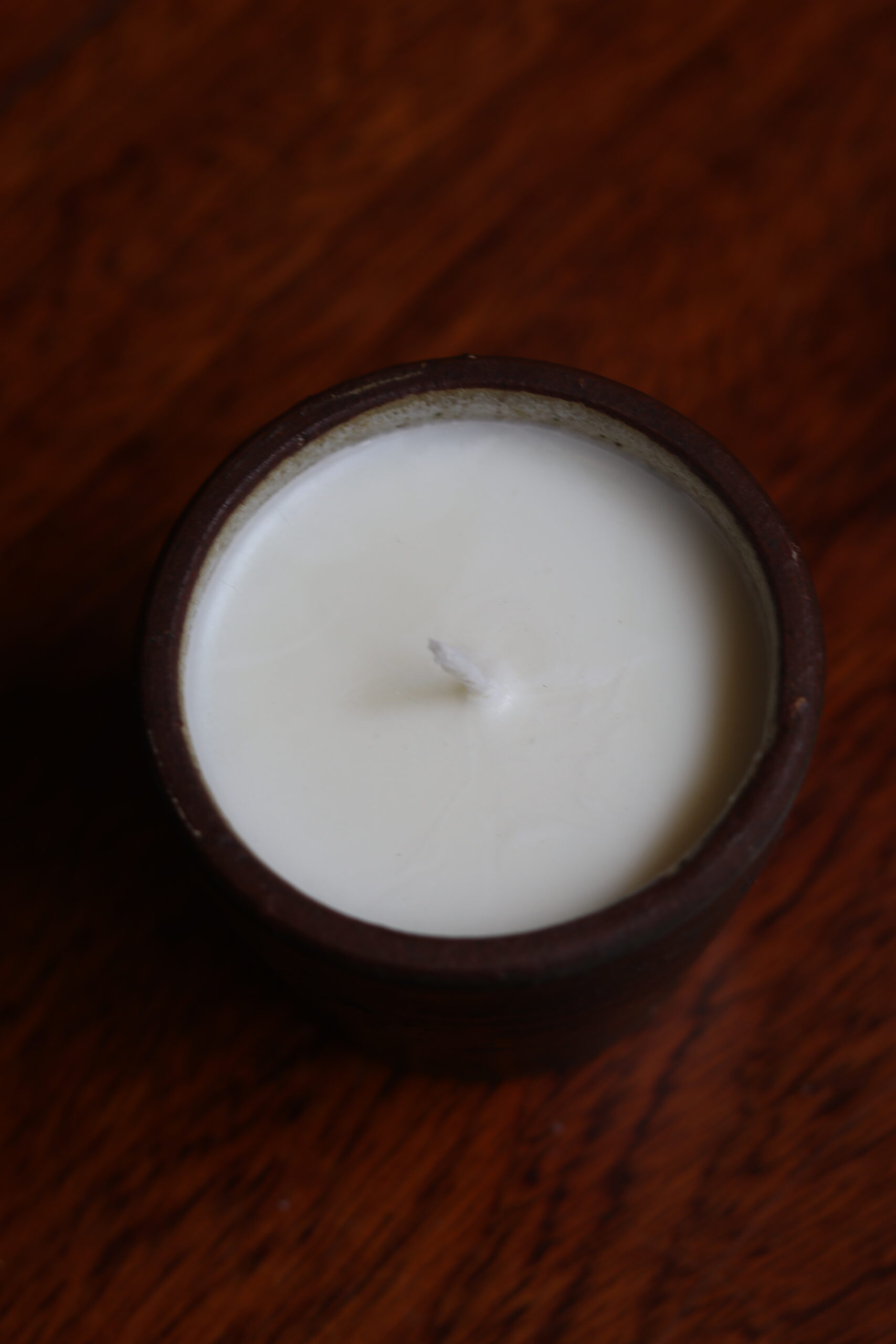 Petite bougie en cire de soja parfum abricot-romarin, pot en céramique Duchastel