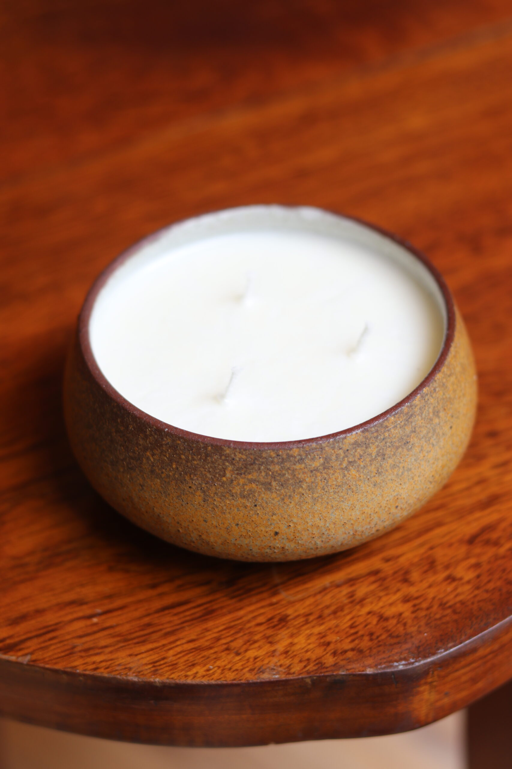 Bougie cire de soja parfum abricot-romarin, dans bol en céramique Duchastel