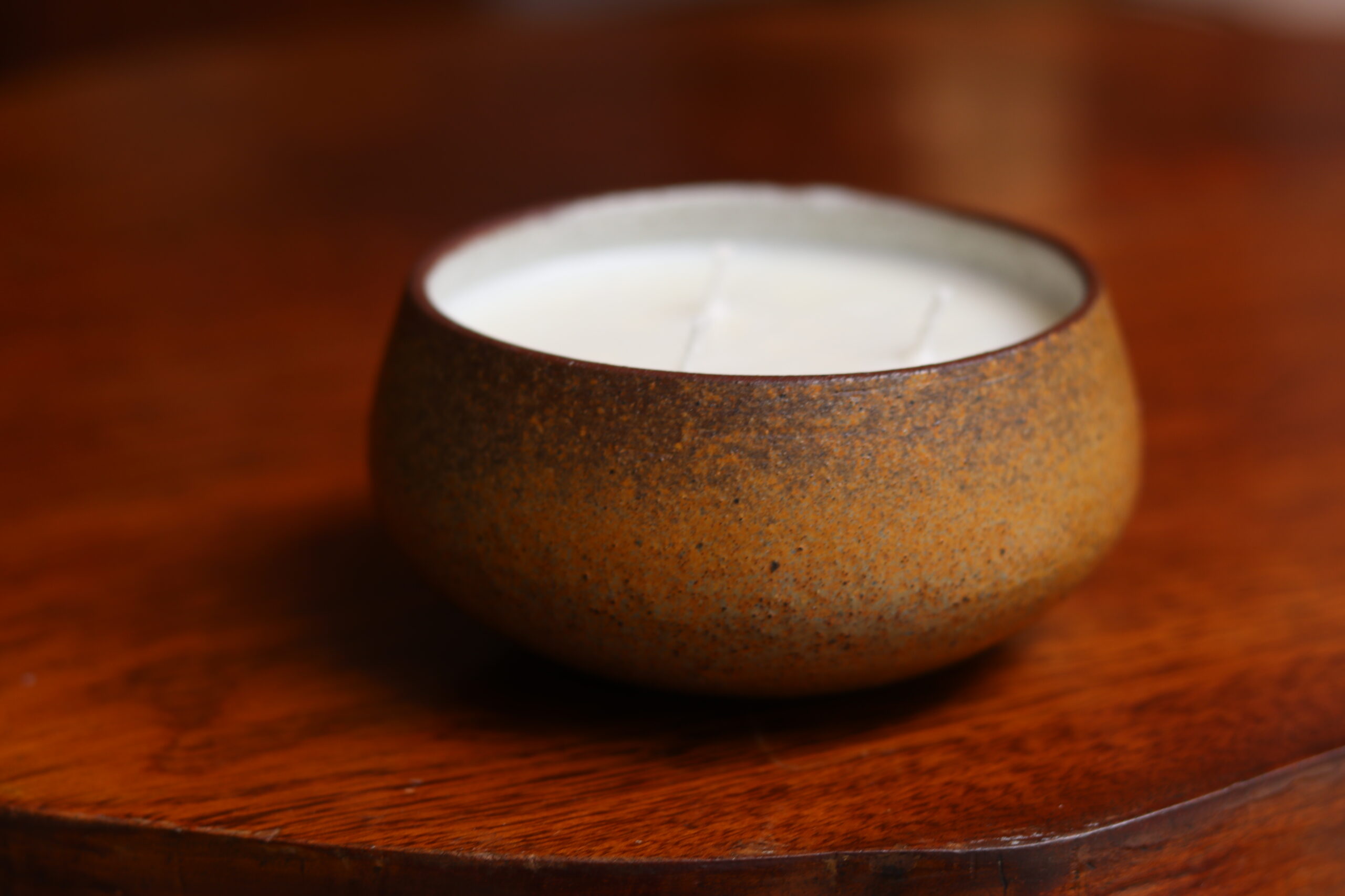 Bougie cire de soja parfum abricot-romarin, dans bol en céramique Duchastel – Image 2