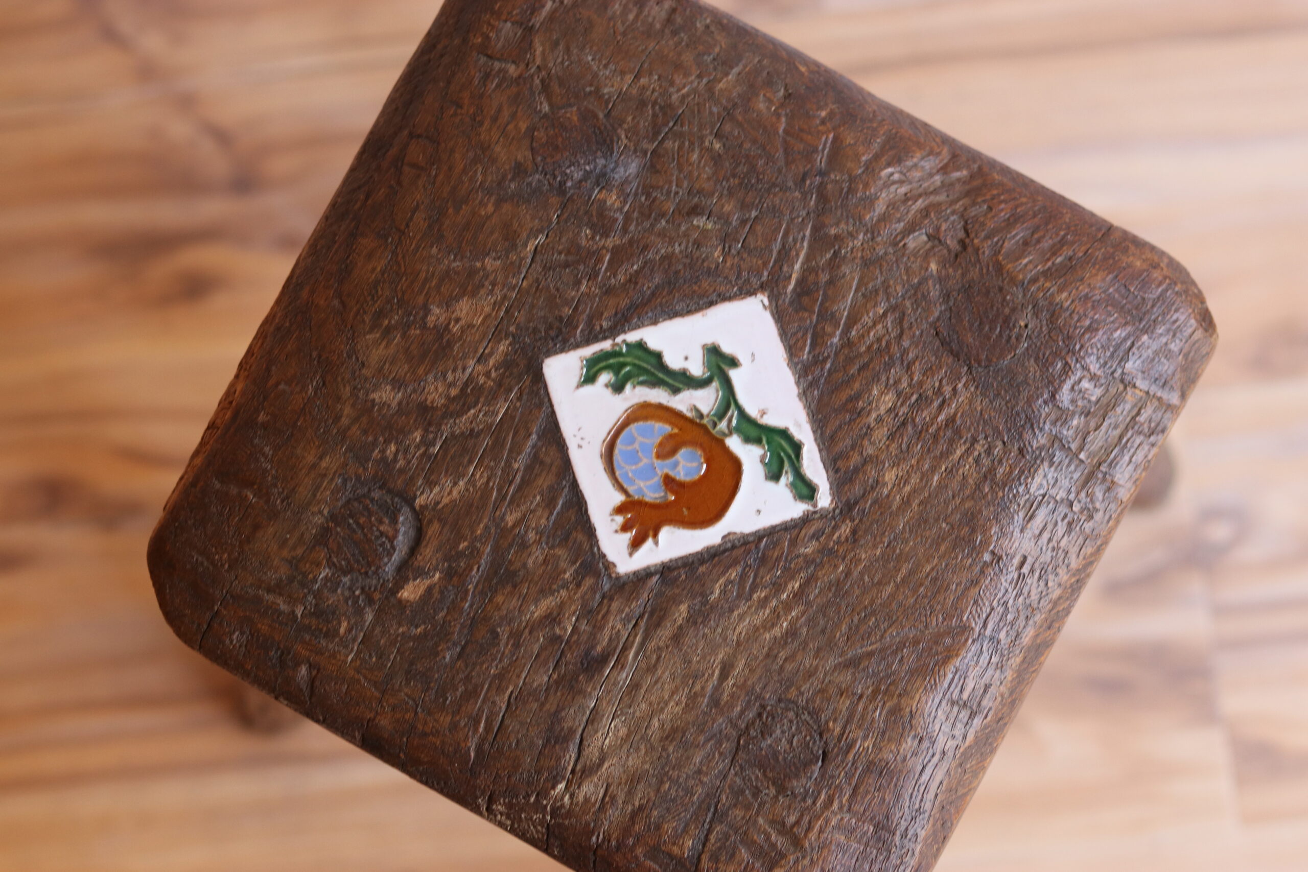 Petit tabouret des années 1960 en bois massif