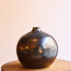 Vase boule mid-century en grès signature illisible