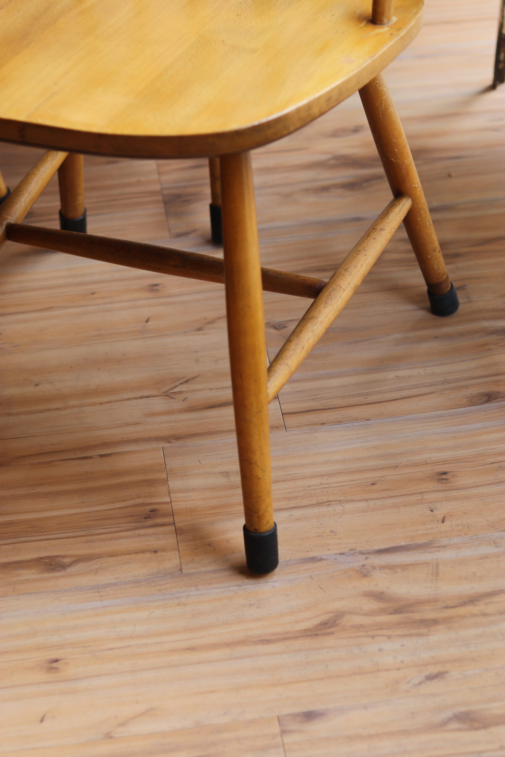 Suite de 4 chaises vintage, modèle Windsor – Image 10