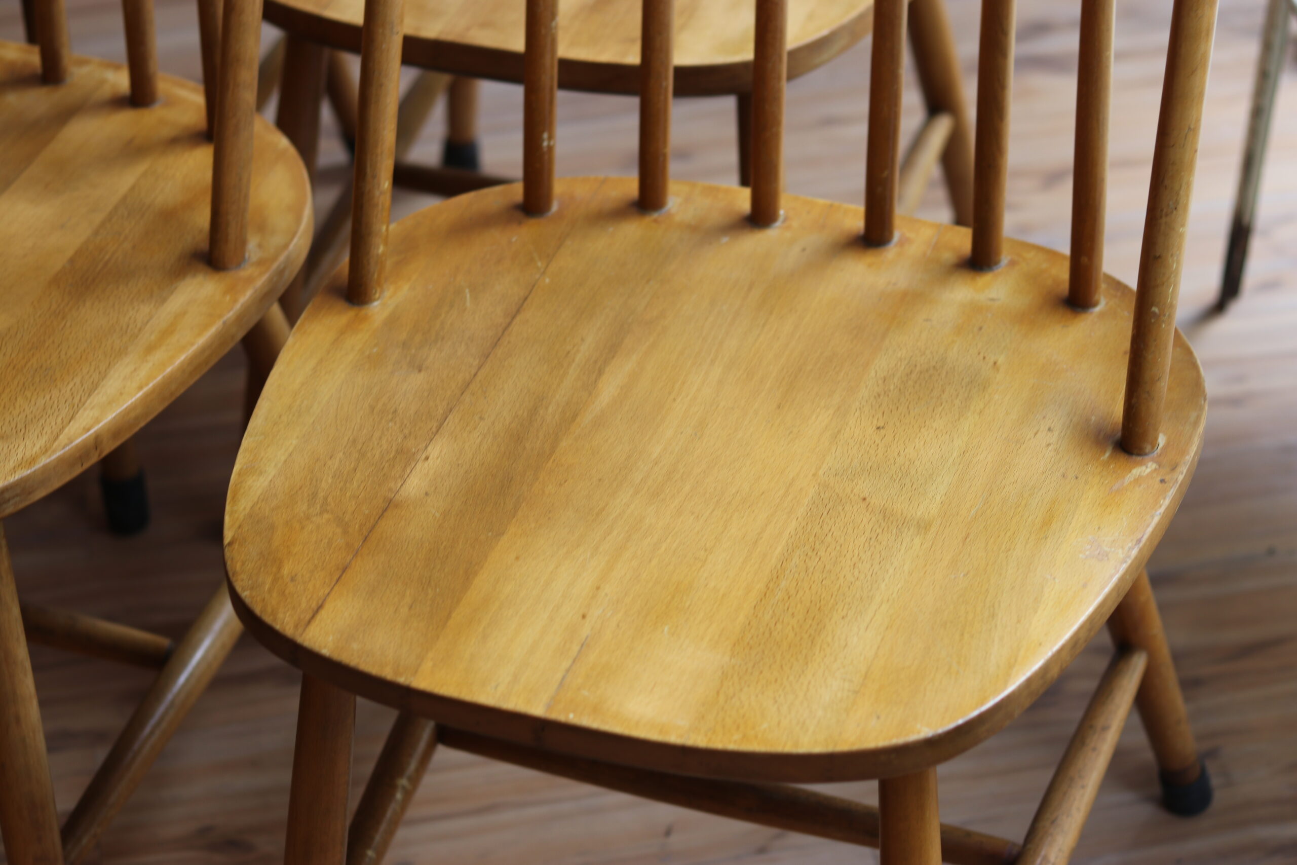 Suite de 4 chaises vintage, modèle Windsor – Image 9