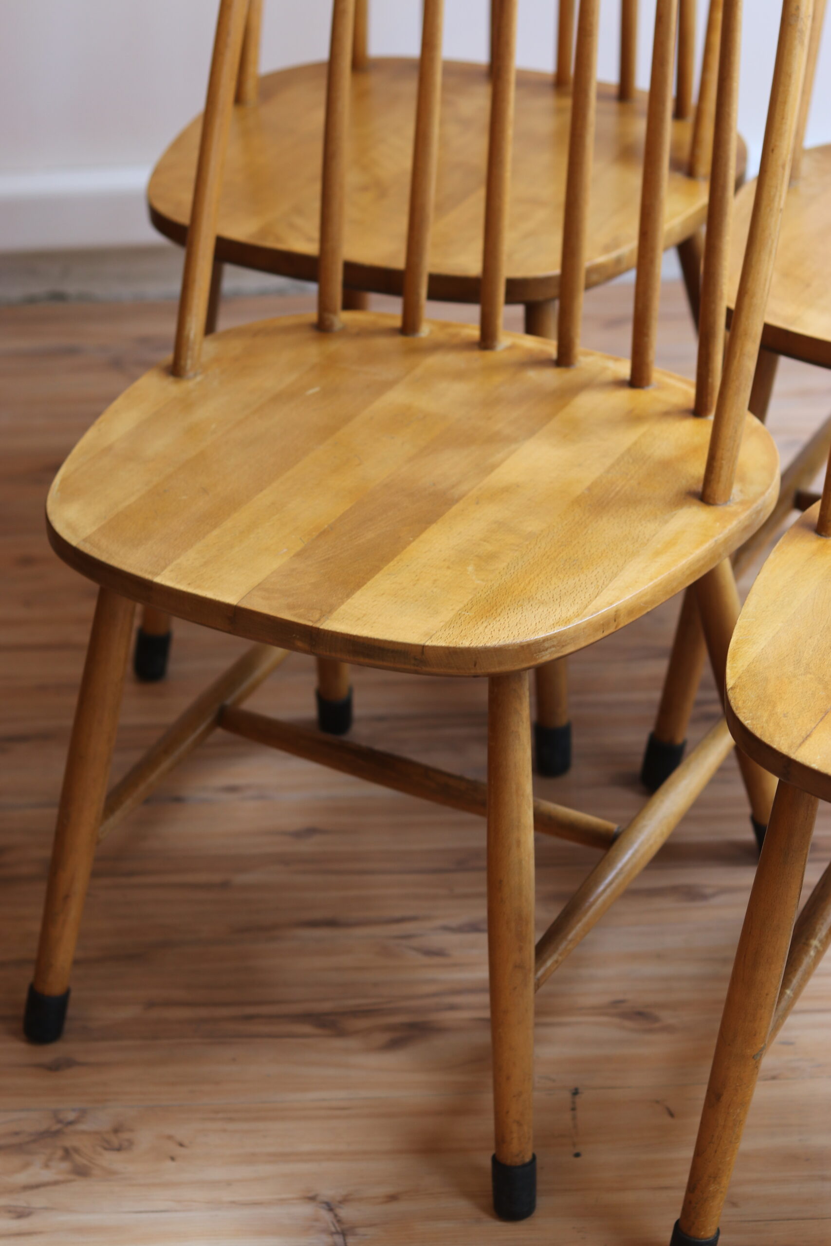 Suite de 4 chaises vintage, modèle Windsor – Image 8