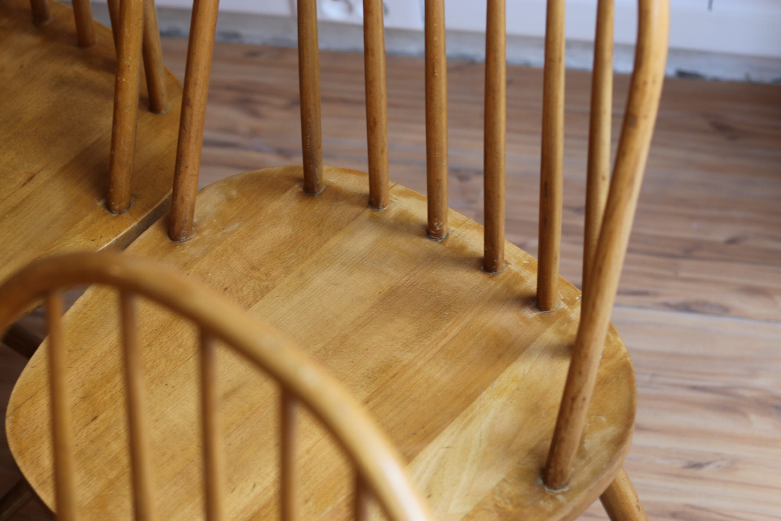 Suite de 4 chaises vintage, modèle Windsor – Image 7