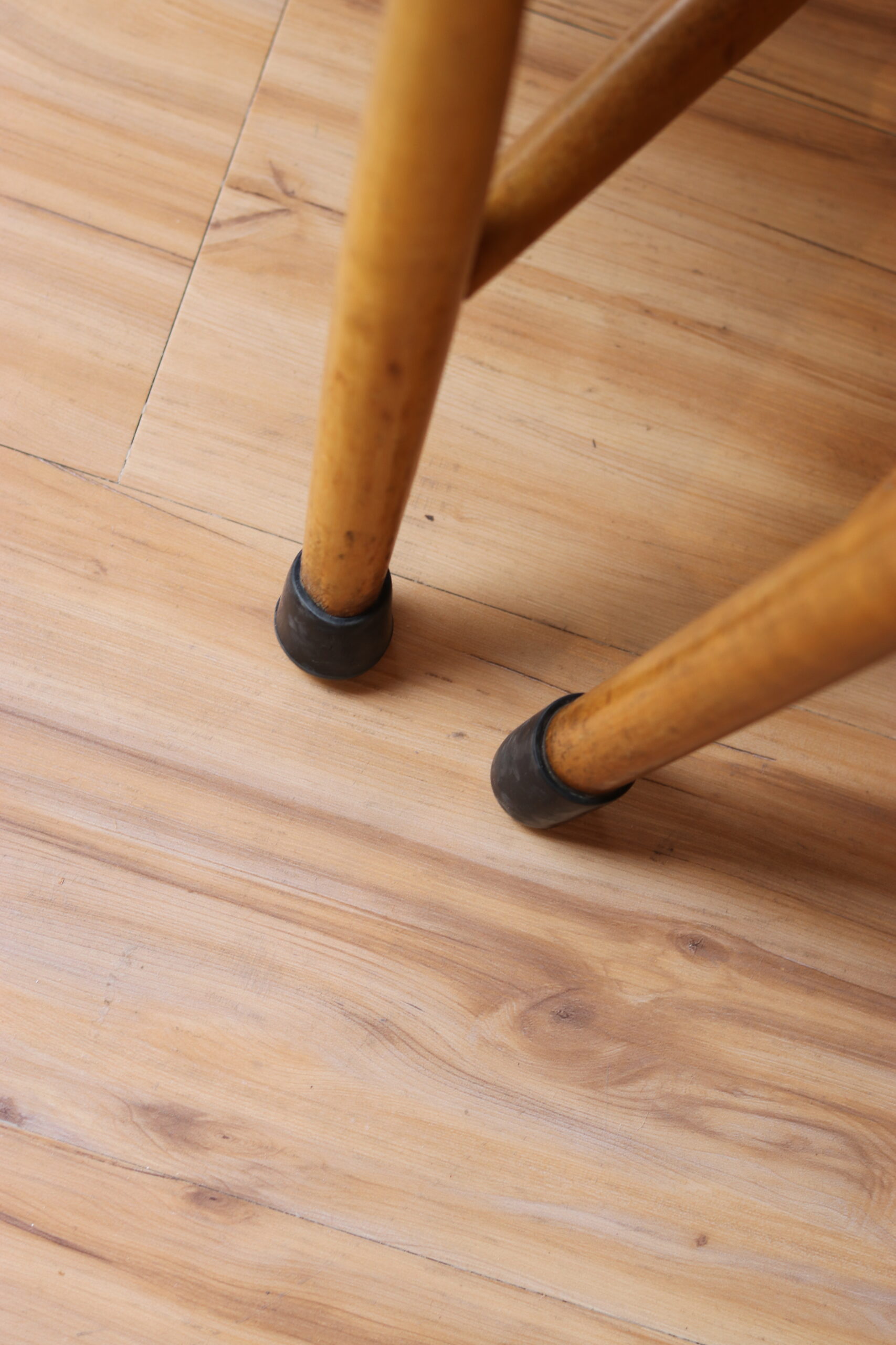 Suite de 4 chaises vintage, modèle Windsor – Image 4