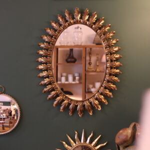 Miroir Hollywood Regency en métal doré à décor de feuilles d’acanthe, Belgique 1978