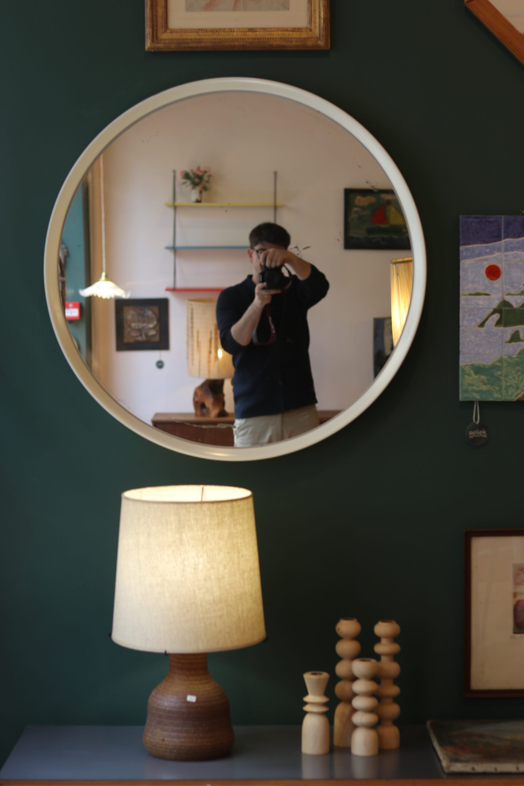 Grand miroir circulaire vintage, cadre en plastique – Image 3