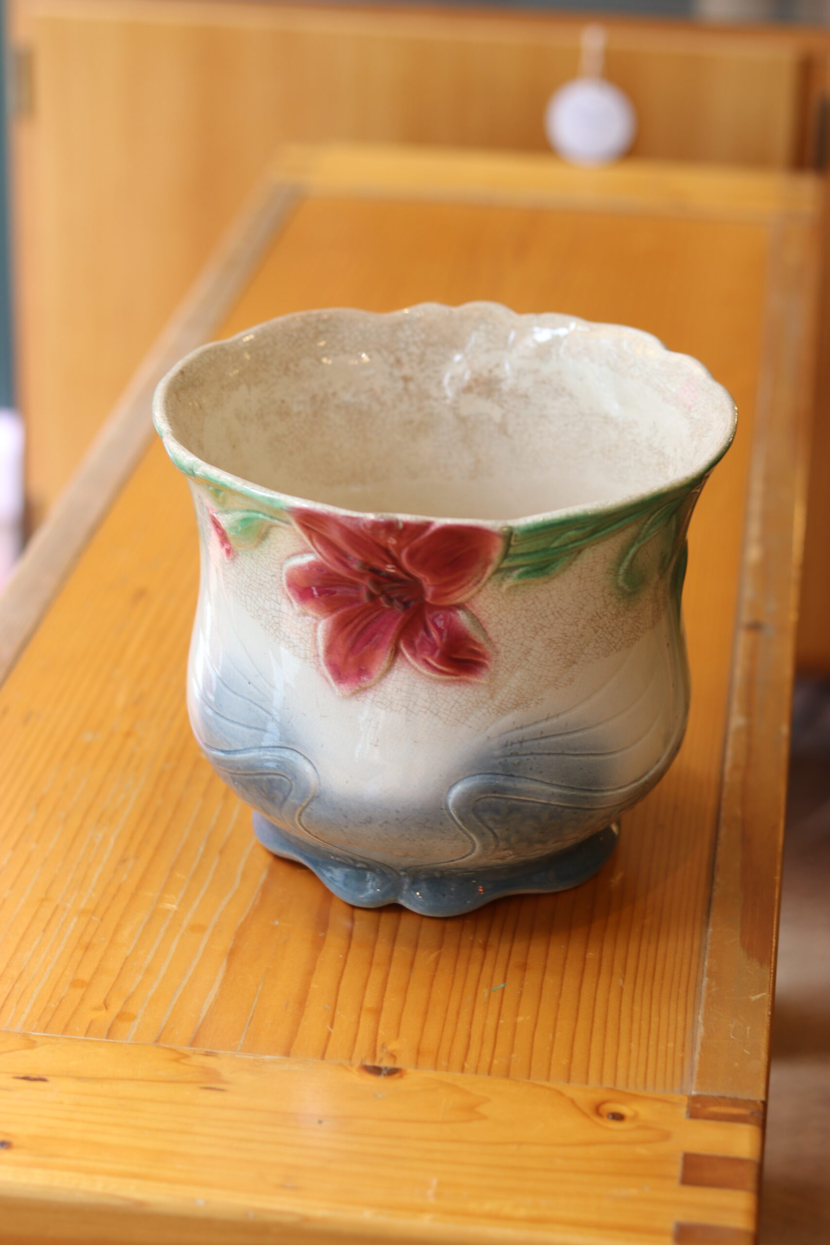 Cache-pot Art nouveau de la manufacture de Saint-Clément, vers 1900-1910