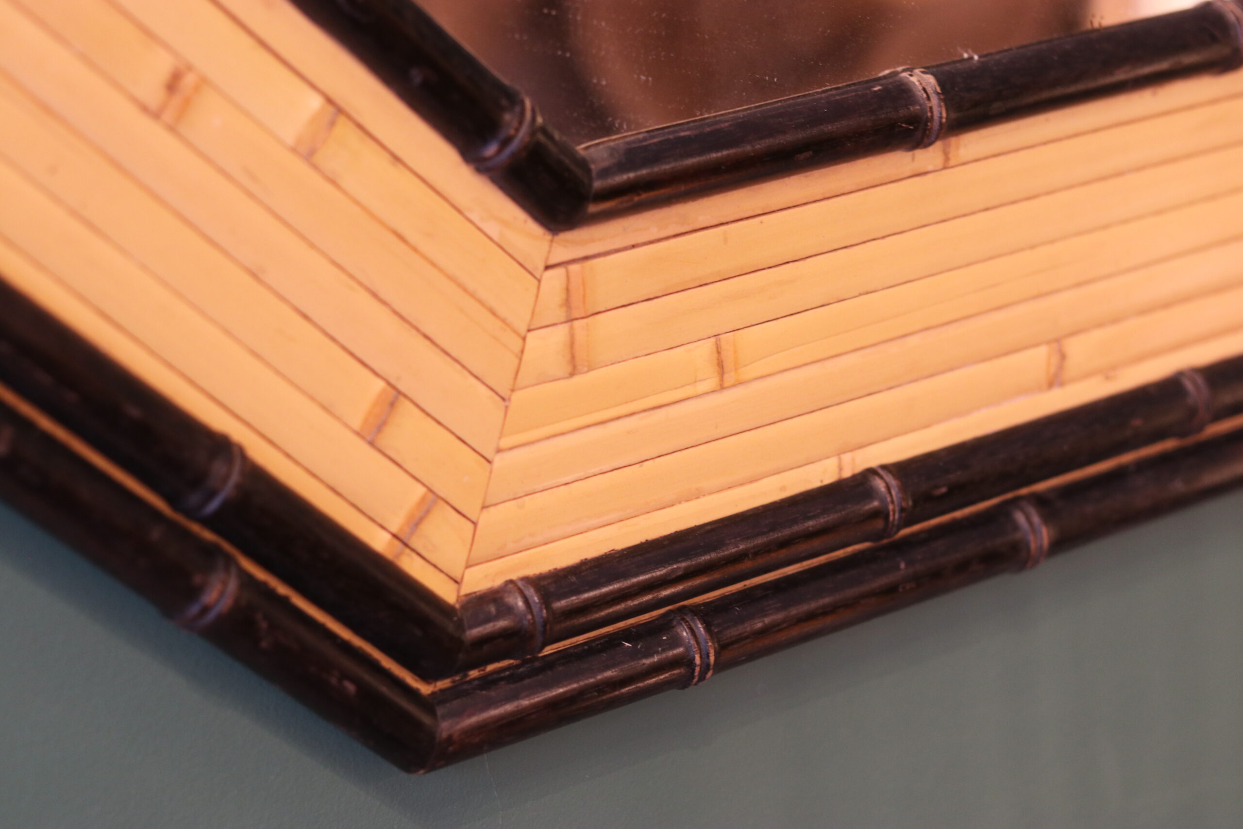 Grand miroir octogonal en bambou 1970 – Image 3