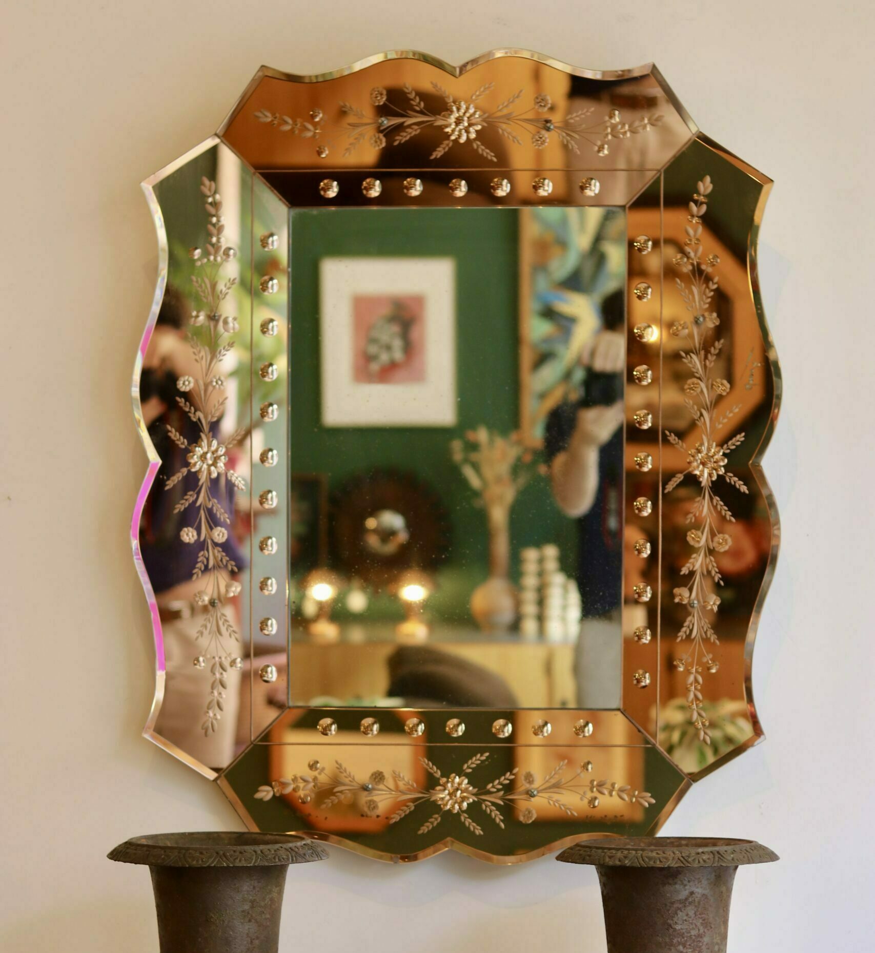 Grand miroir vénitien de la première moitié du XXe siècle, contour rosé