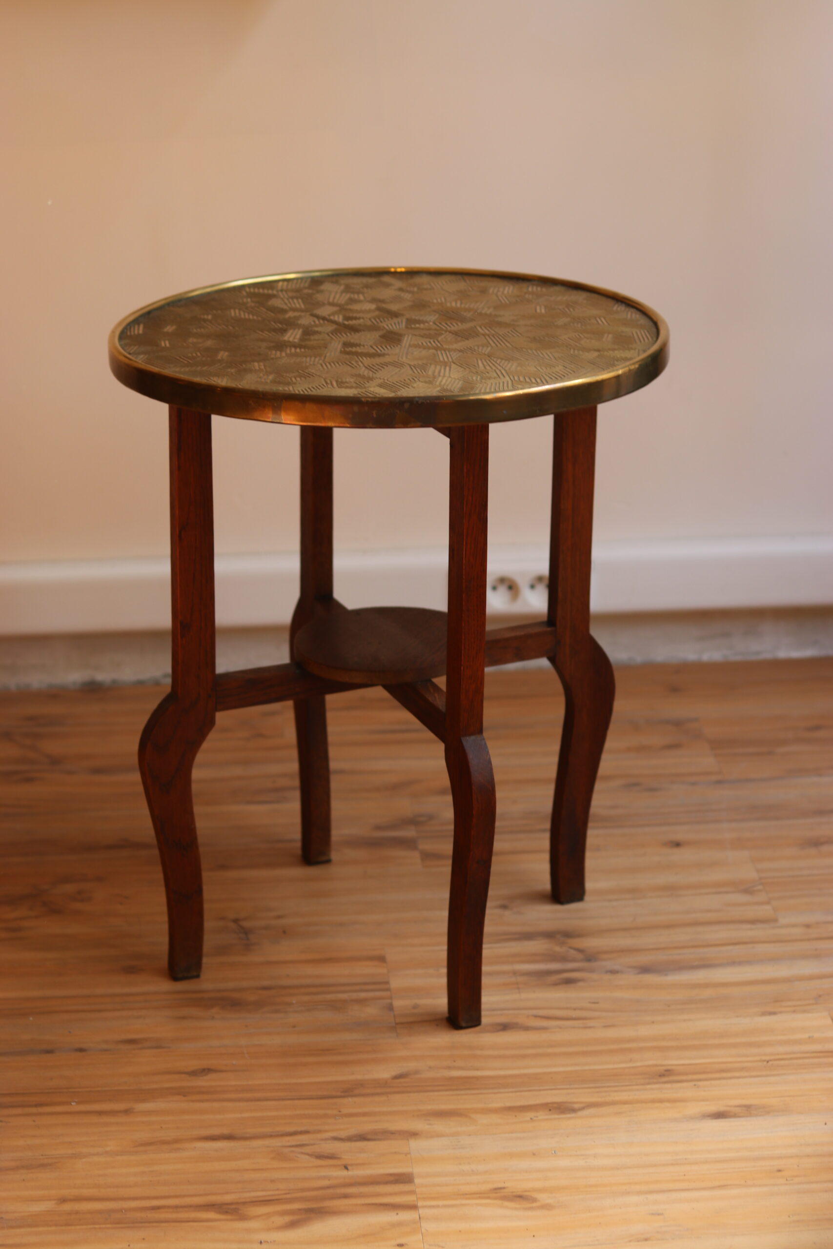 Élégante table d’appoint Art déco des années 40 – Image 3