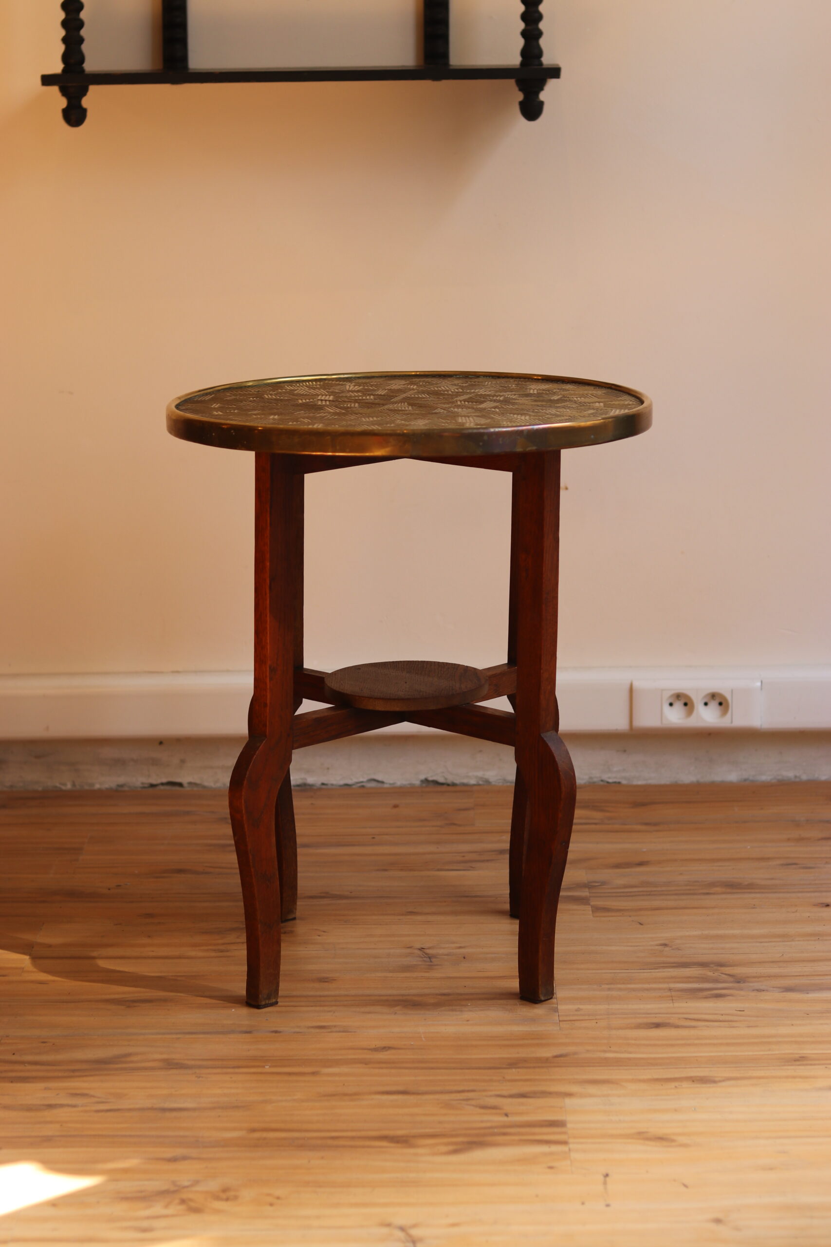 Élégante table d’appoint Art déco des années 40 – Image 5