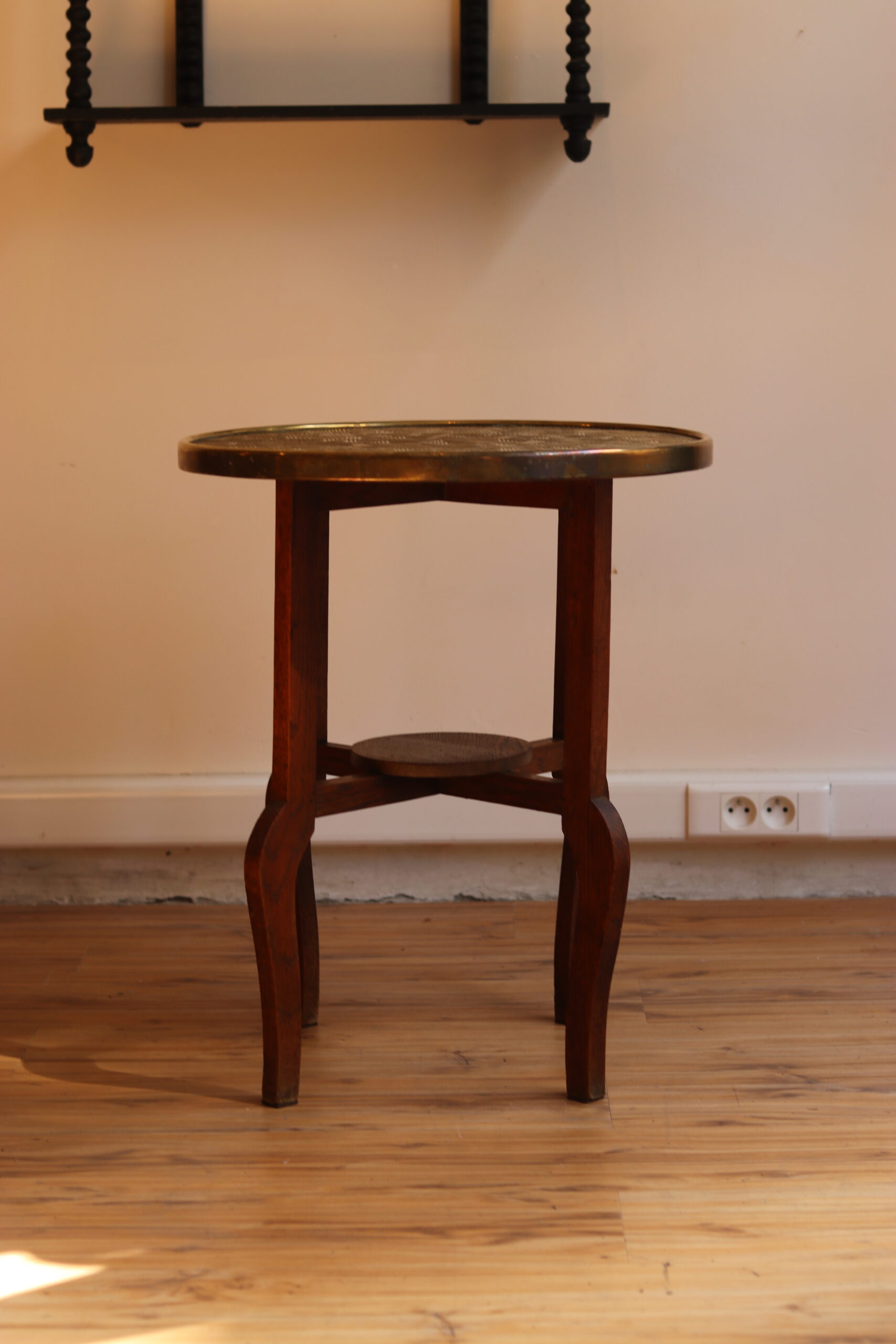 Élégante table d’appoint Art déco des années 40 – Image 6
