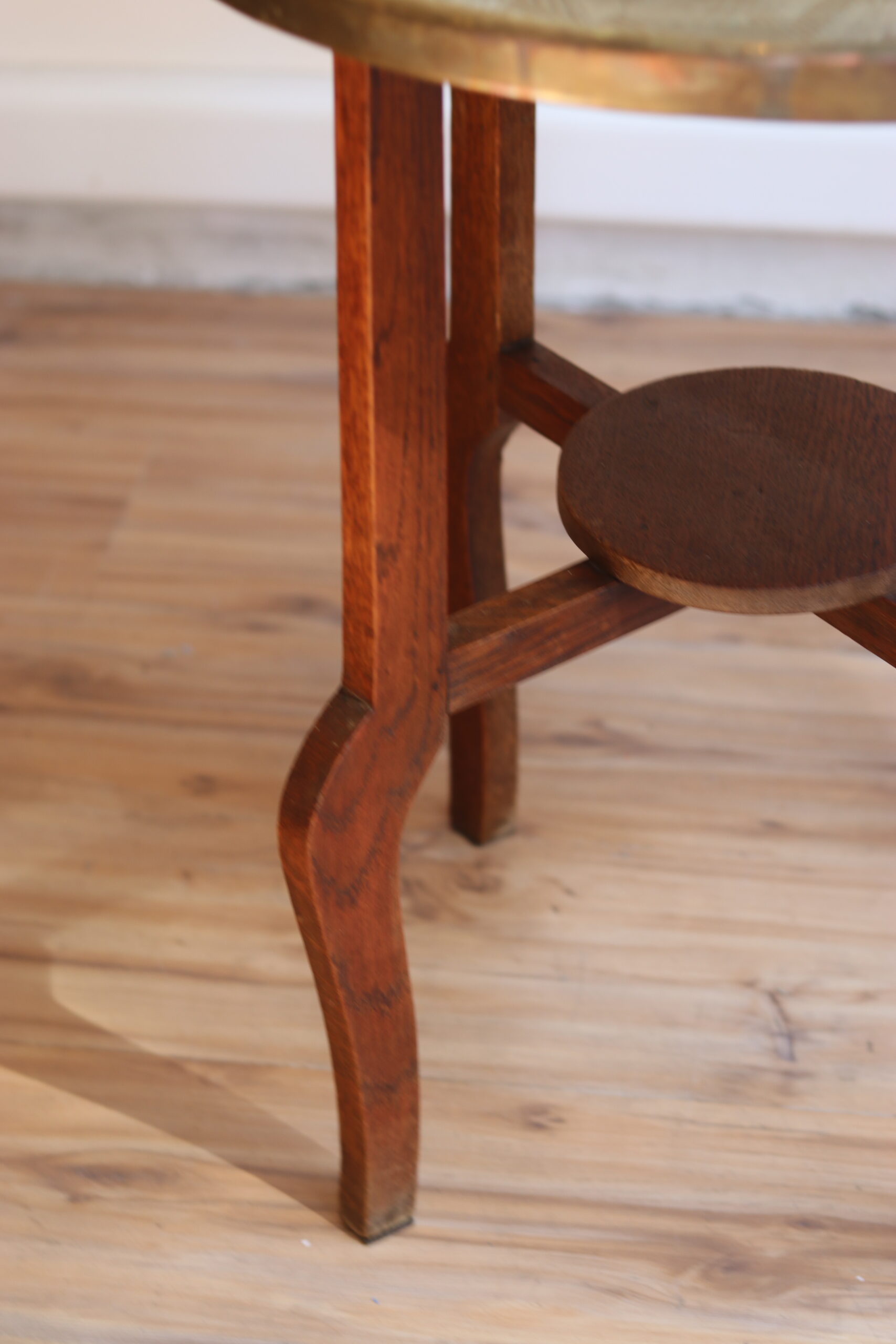 Élégante table d’appoint Art déco des années 40