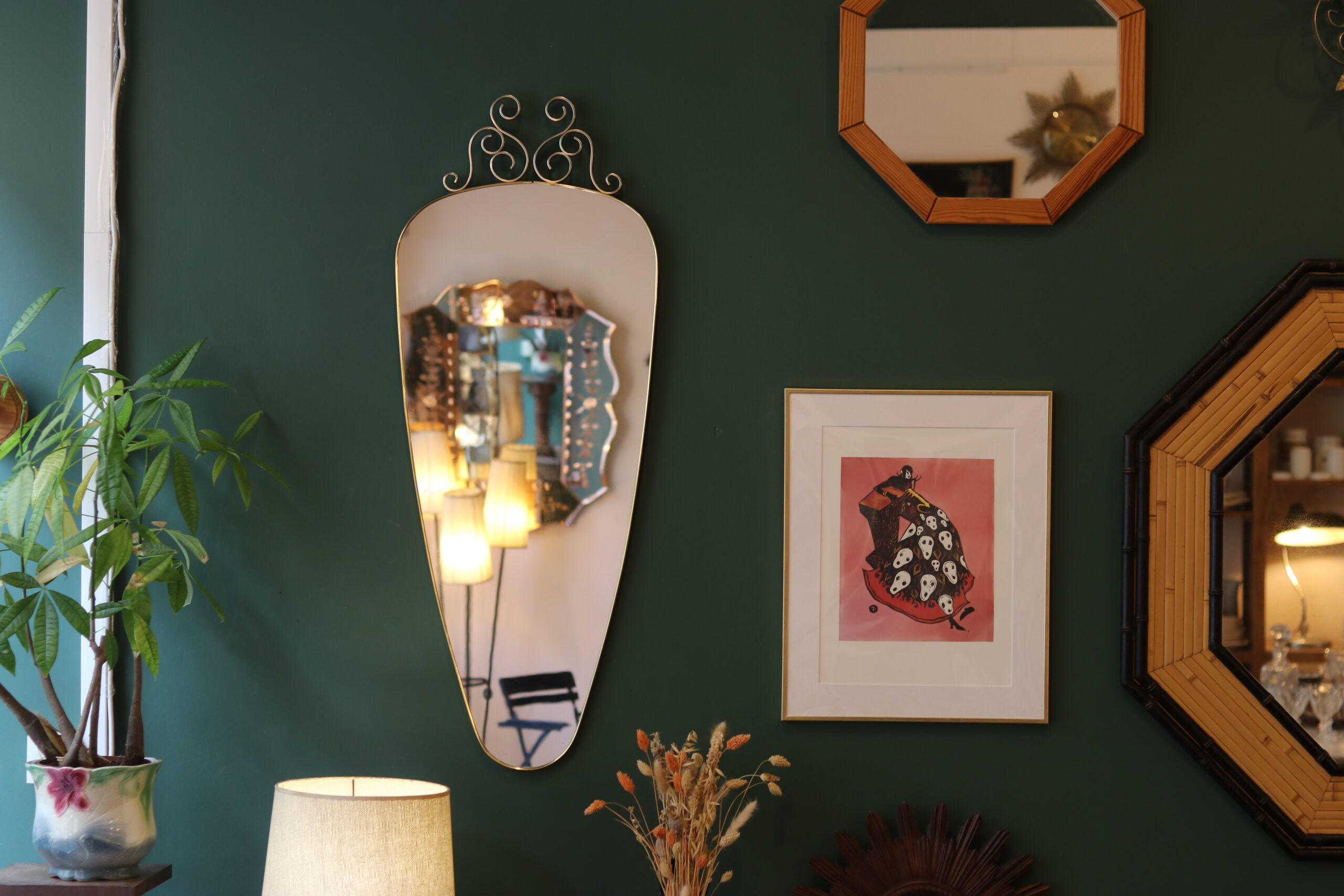 Grand miroir vintage des années 60 à contour doré