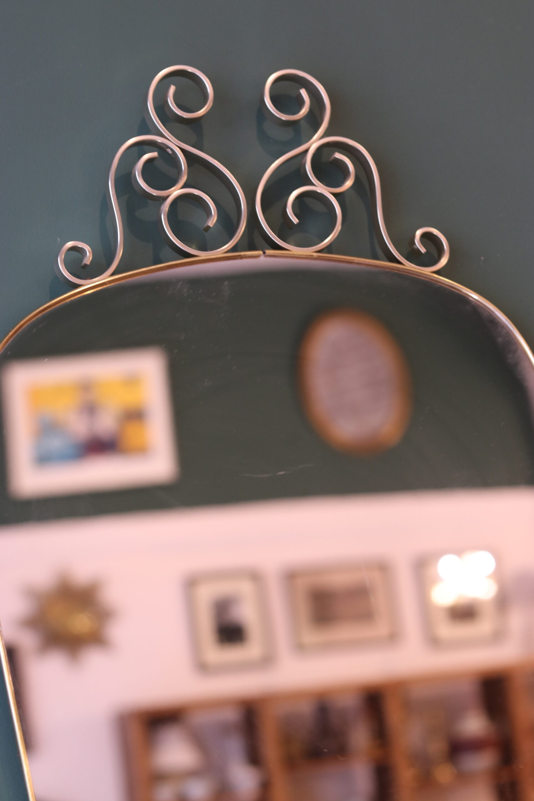 Grand miroir vintage des années 60 à contour doré – Image 2