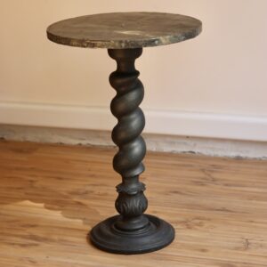 Table d’appoint avec pied torsadé et plateau recouvert d'une feuille de plomb