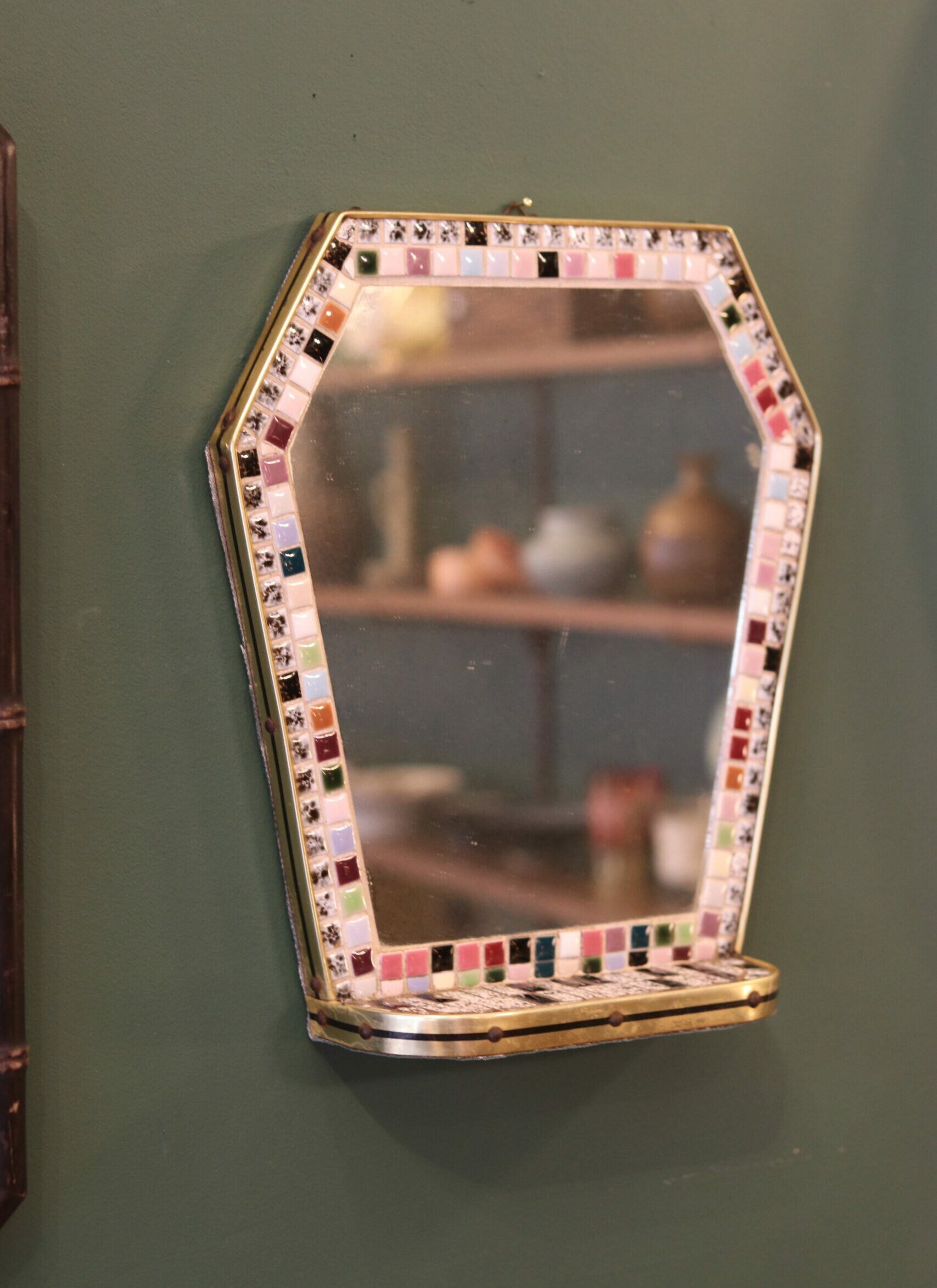 Rare miroir mural à tablette et mosaïque, années 1960