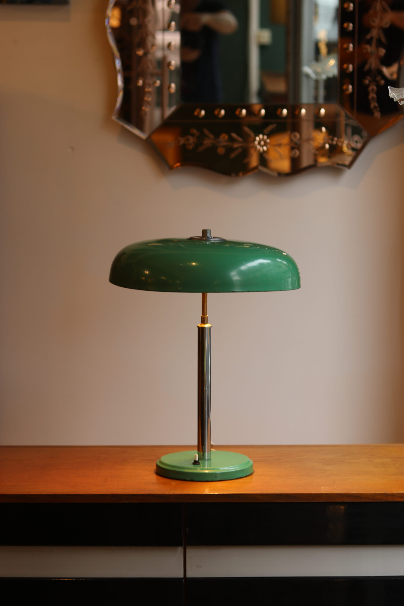 Lampe de bureau style Bauhaus en métal laqué vert, vers 1950-60 – Image 3