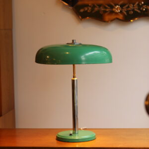 Lampe de bureau style Bauhaus en métal laqué vert, vers 1950-60