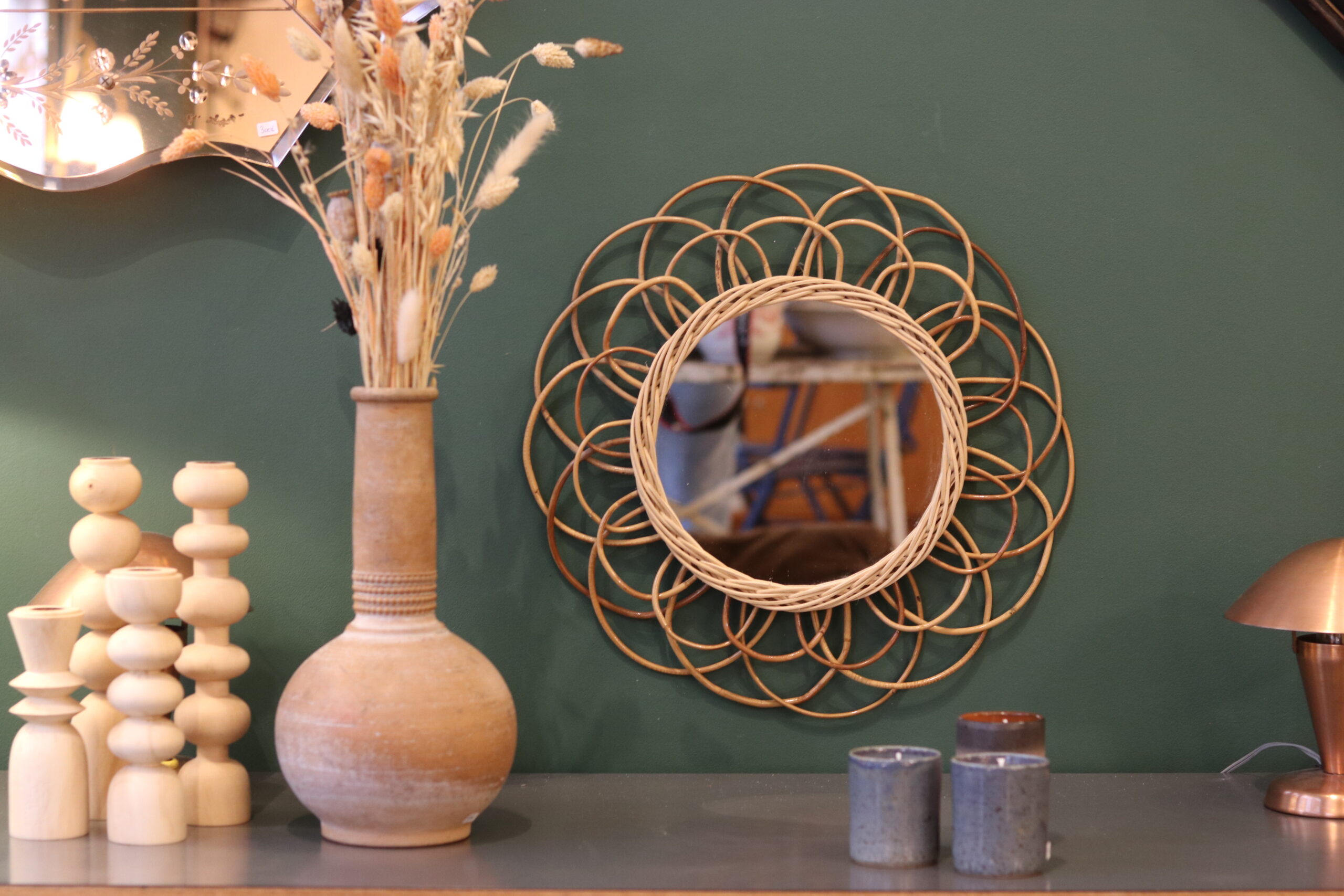 Miroir fleur en osier des années 1960
