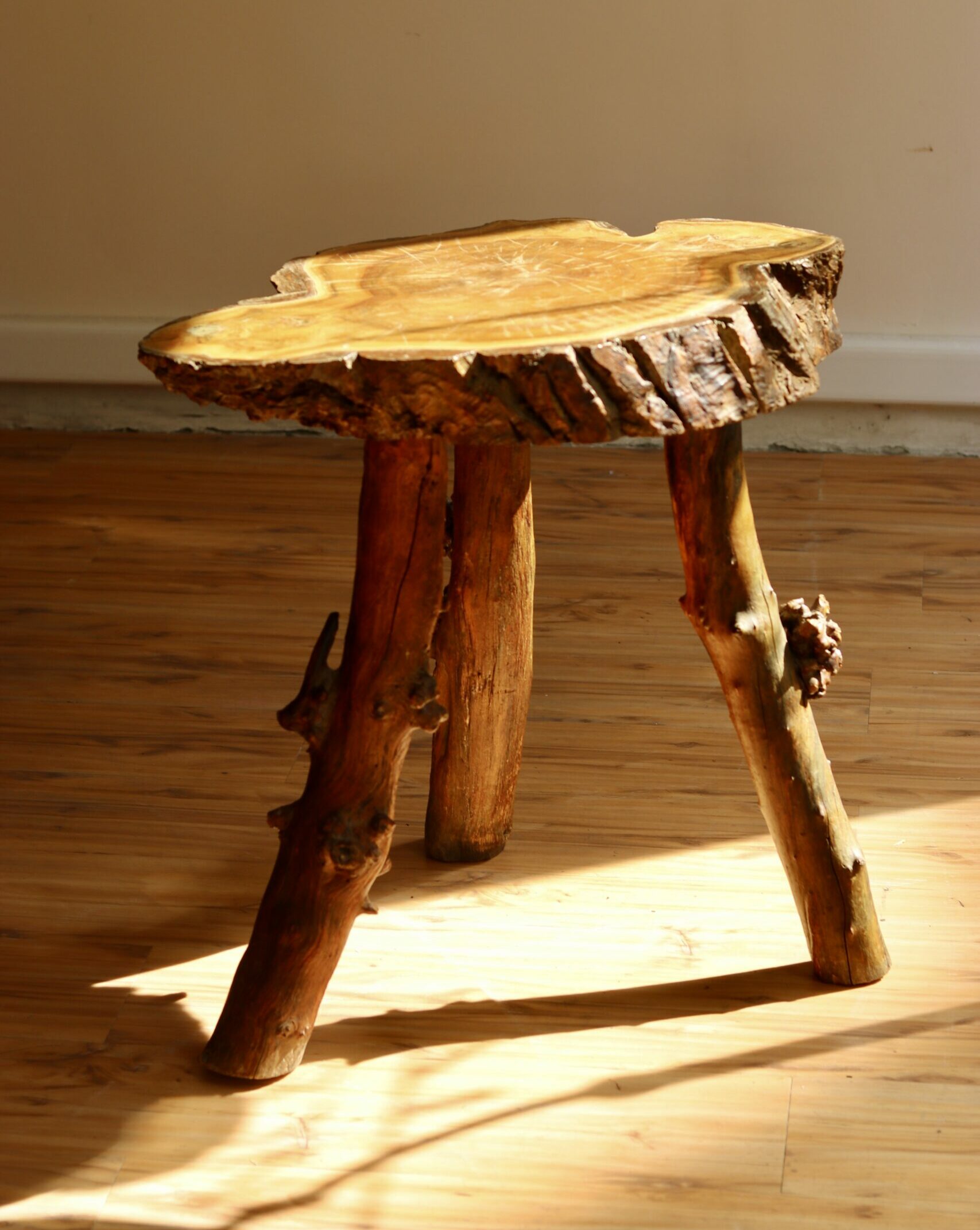 Table d’appoint brutaliste en chêne, années 1950-60