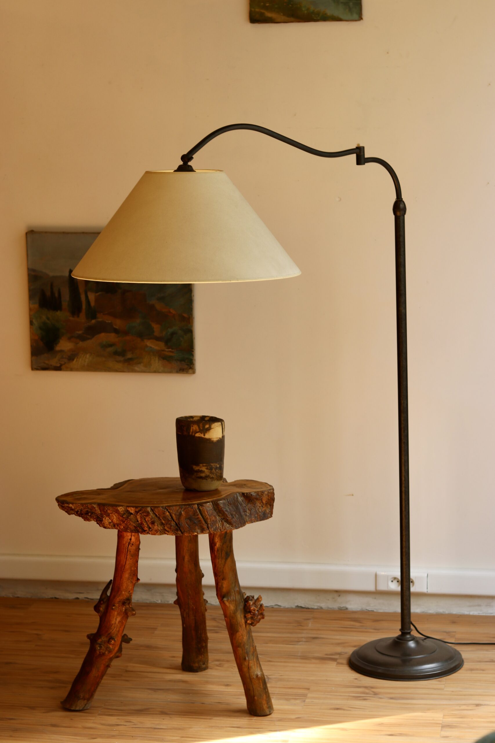 Lampadaire orientable en métal patiné, années 1970