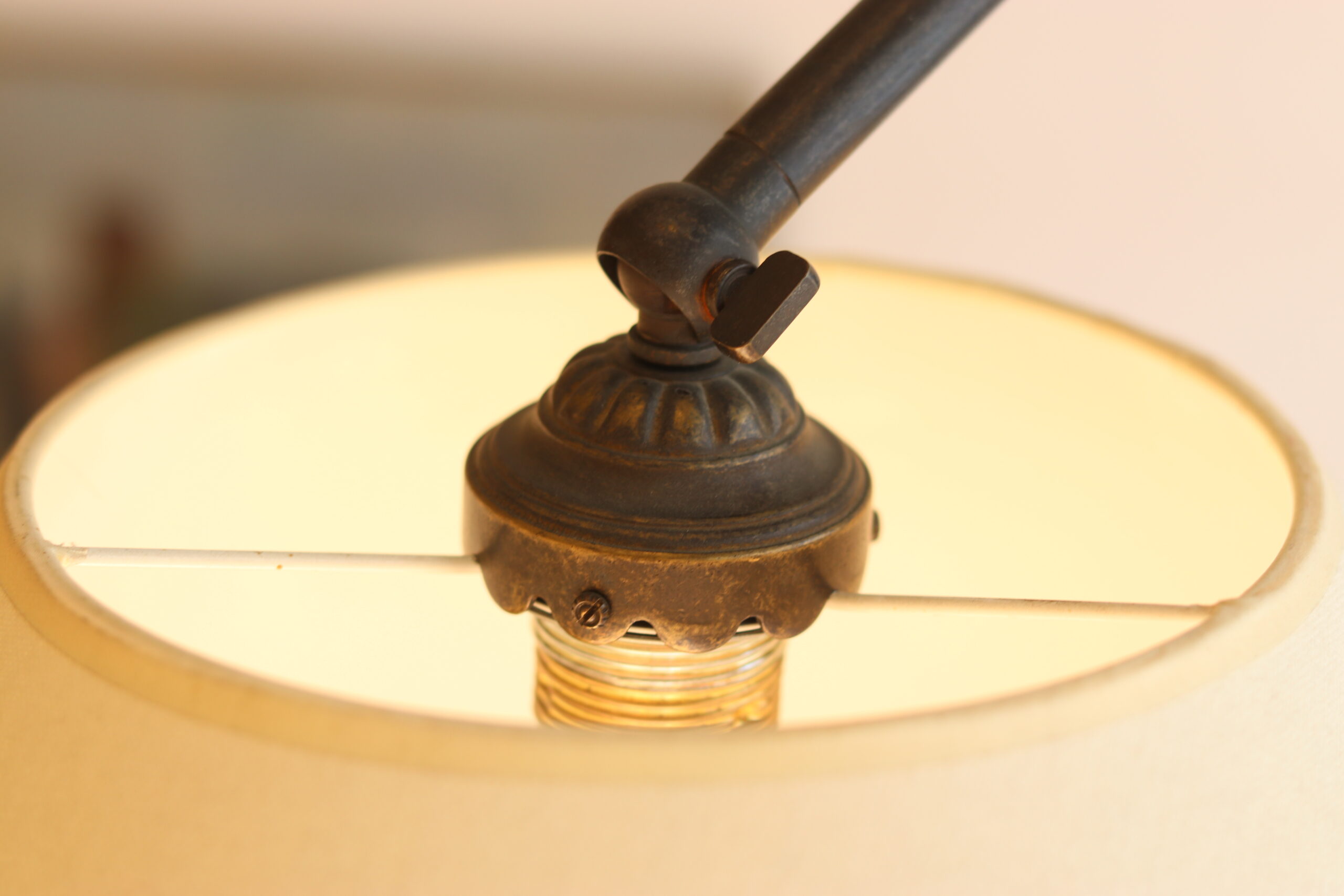 Lampadaire orientable en métal patiné, années 1970 – Image 4