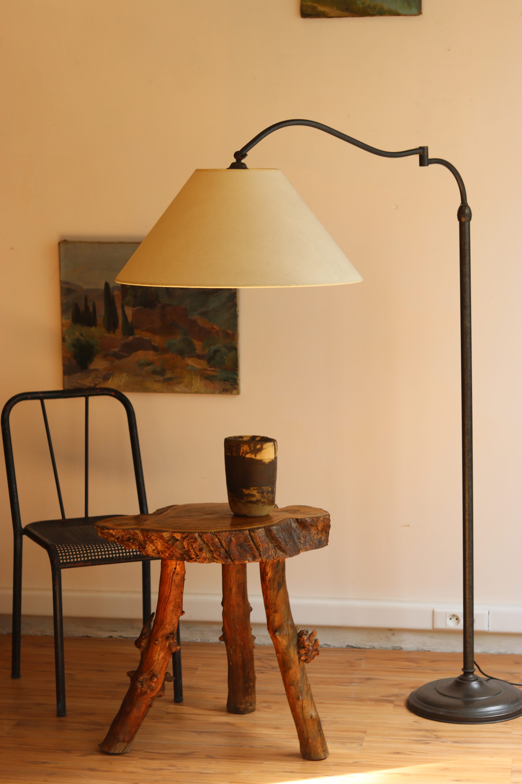 Lampadaire orientable en métal patiné, années 1970