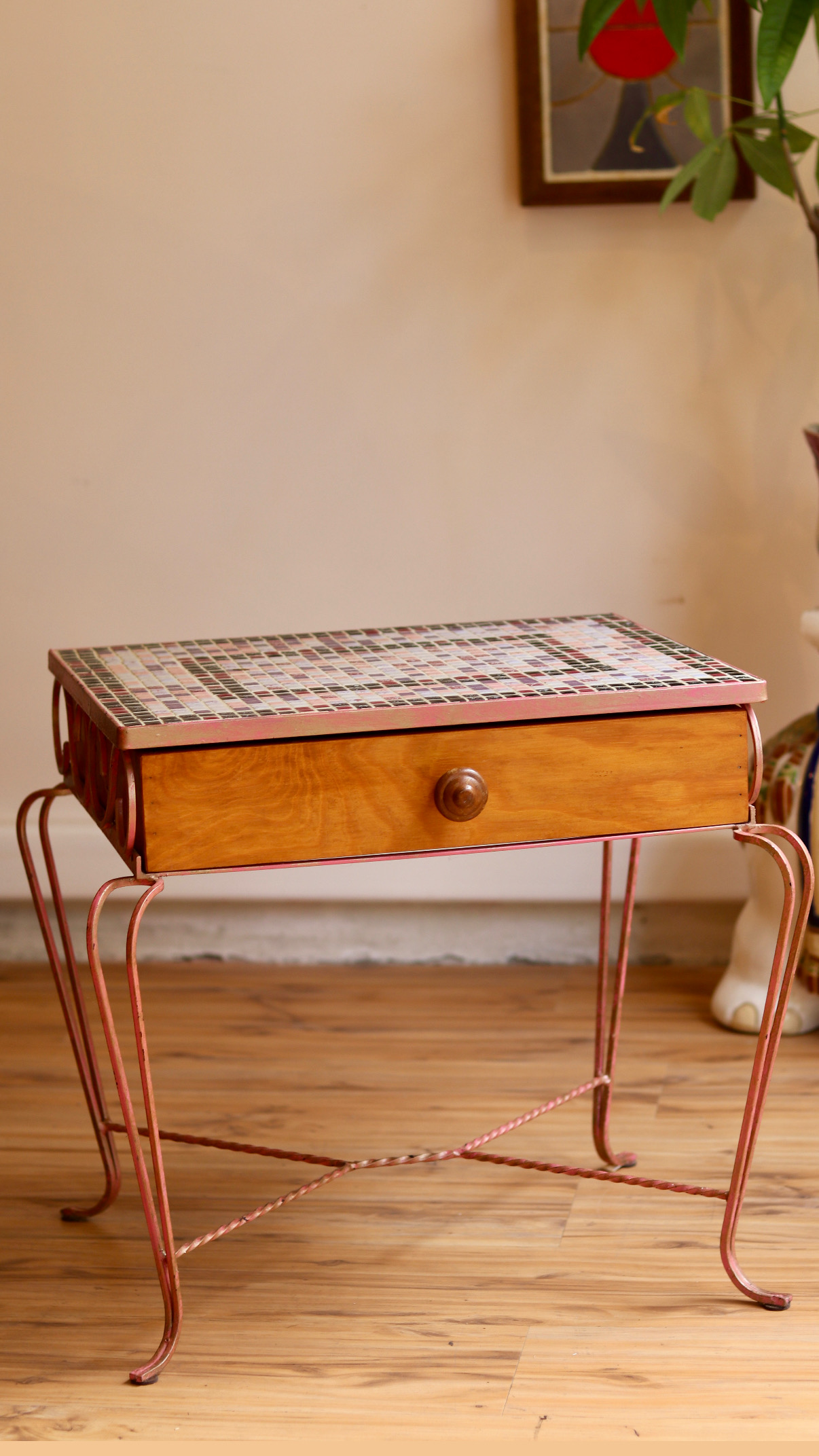 Petite table d'appoint en fer forgé et mosaïque, années 50-60
