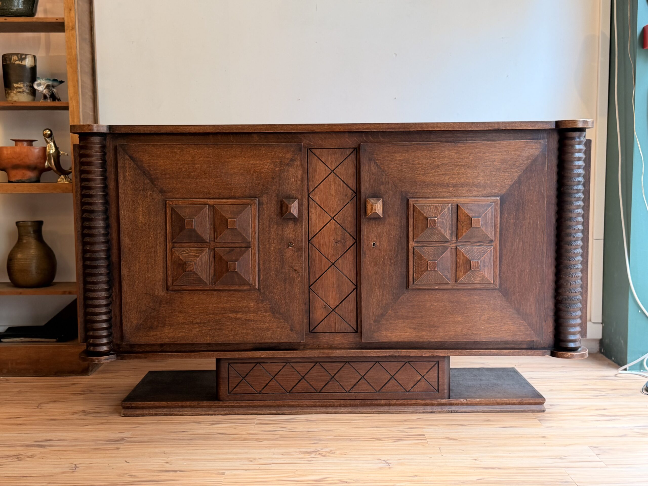 Buffet Art déco, travail français vers 1940, dans l'esprit de Charles Dudouyt – Image 9