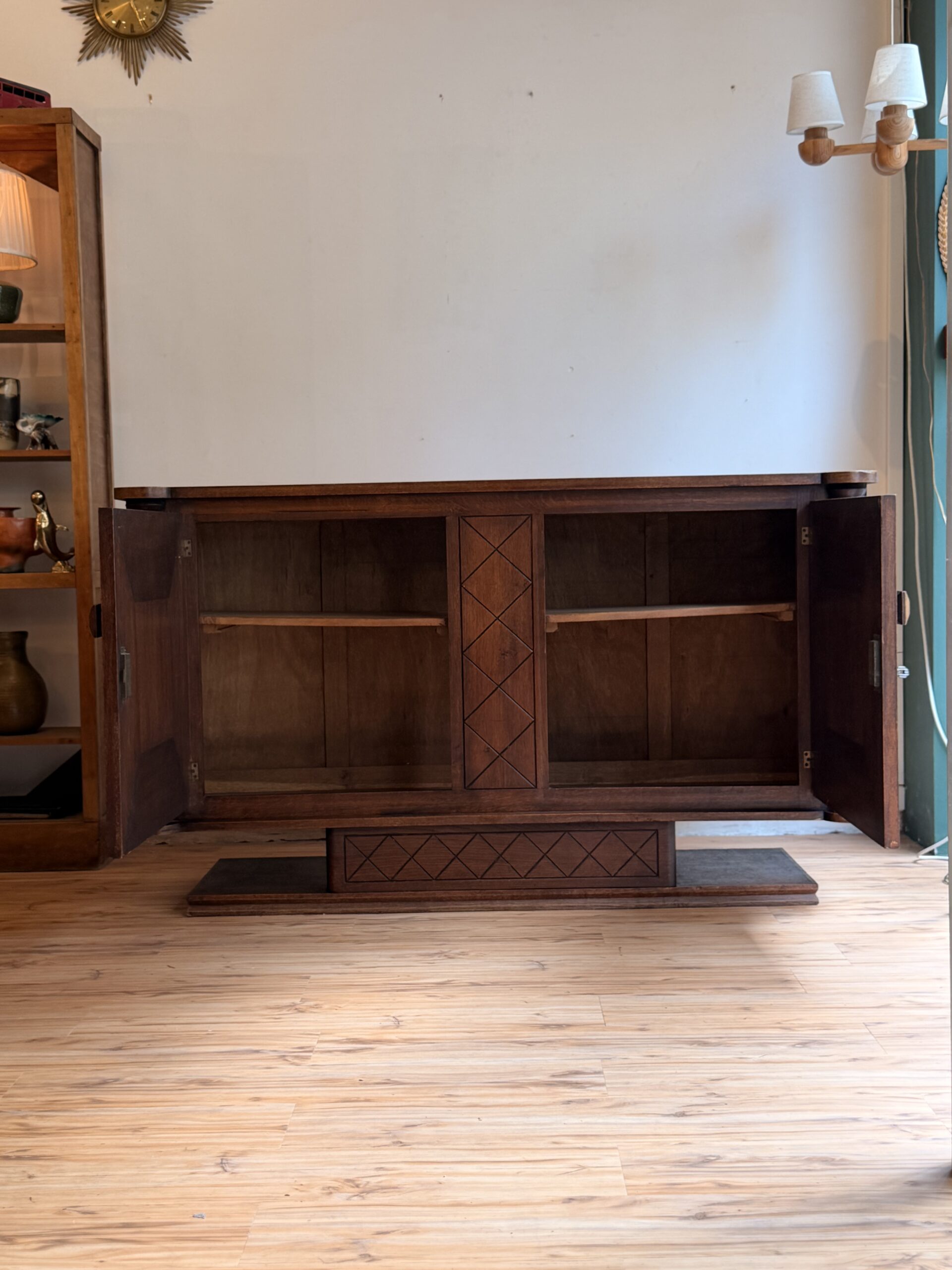 Buffet Art déco, travail français vers 1940, dans l'esprit de Charles Dudouyt – Image 8