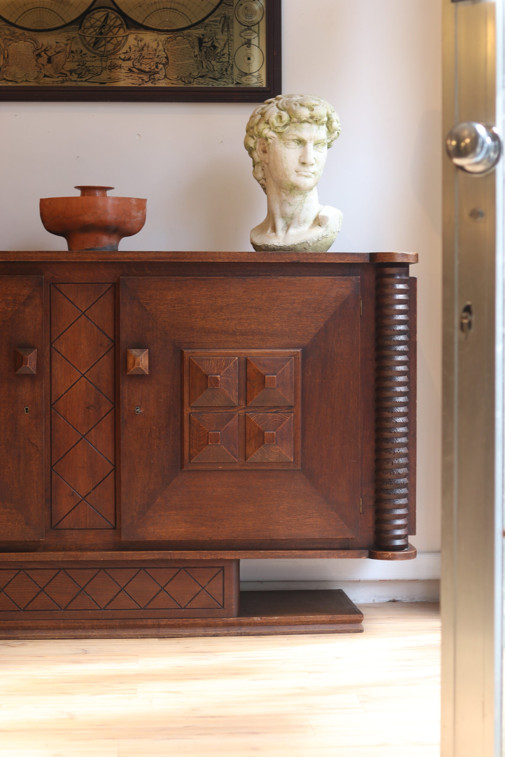 Buffet Art déco, travail français vers 1940, dans l'esprit de Charles Dudouyt – Image 3