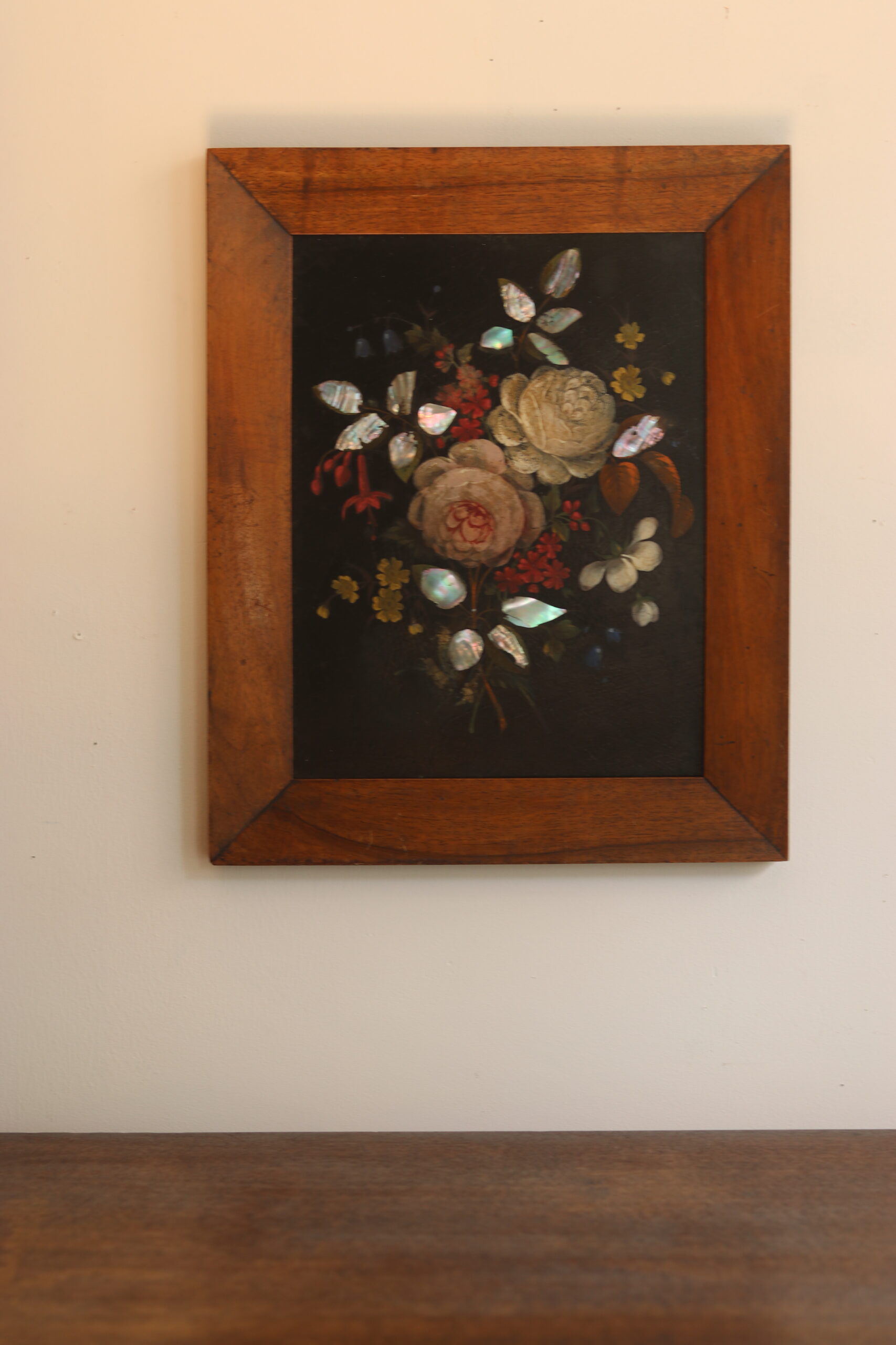 Nature morte aux incrustations de nacre – Huile sur carton, vers 1900