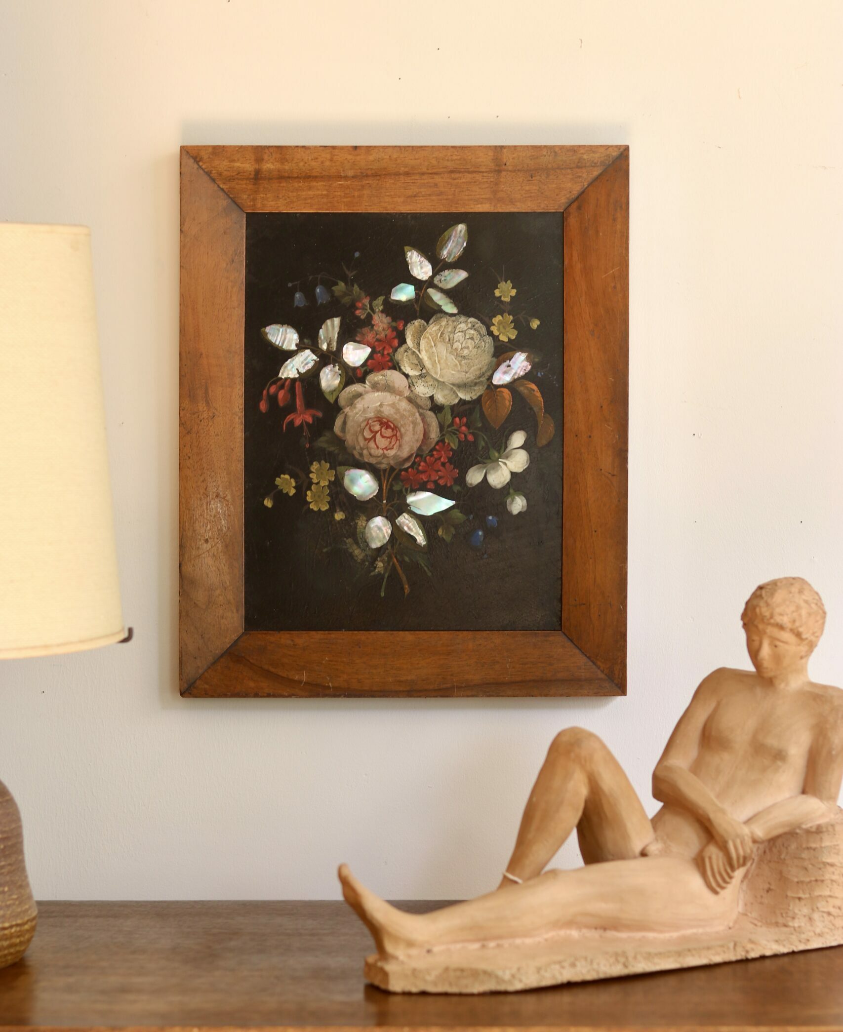 Nature morte aux incrustations de nacre – Huile sur carton, vers 1900
