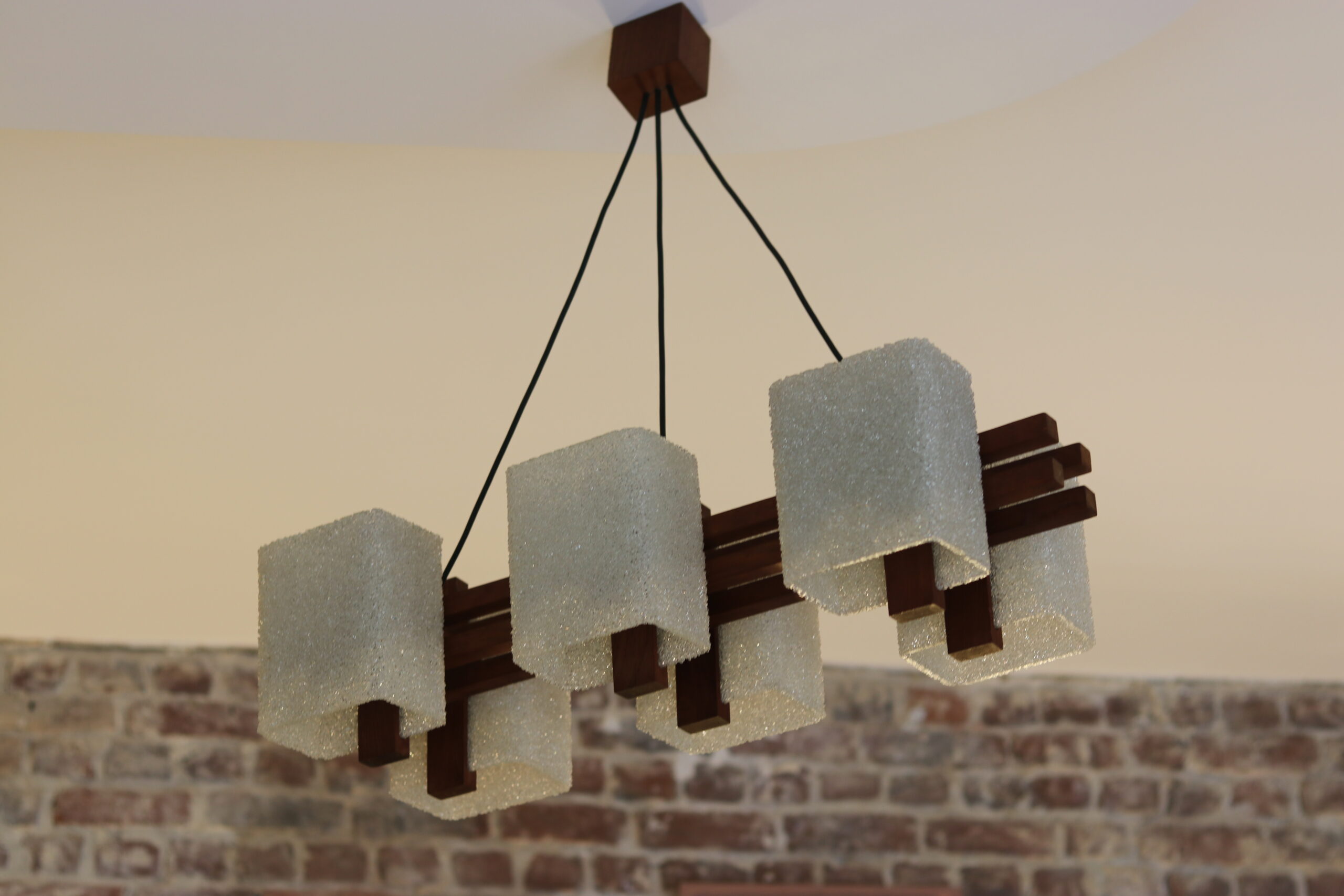 Suspension scandinave des années 60 en teck et perspex