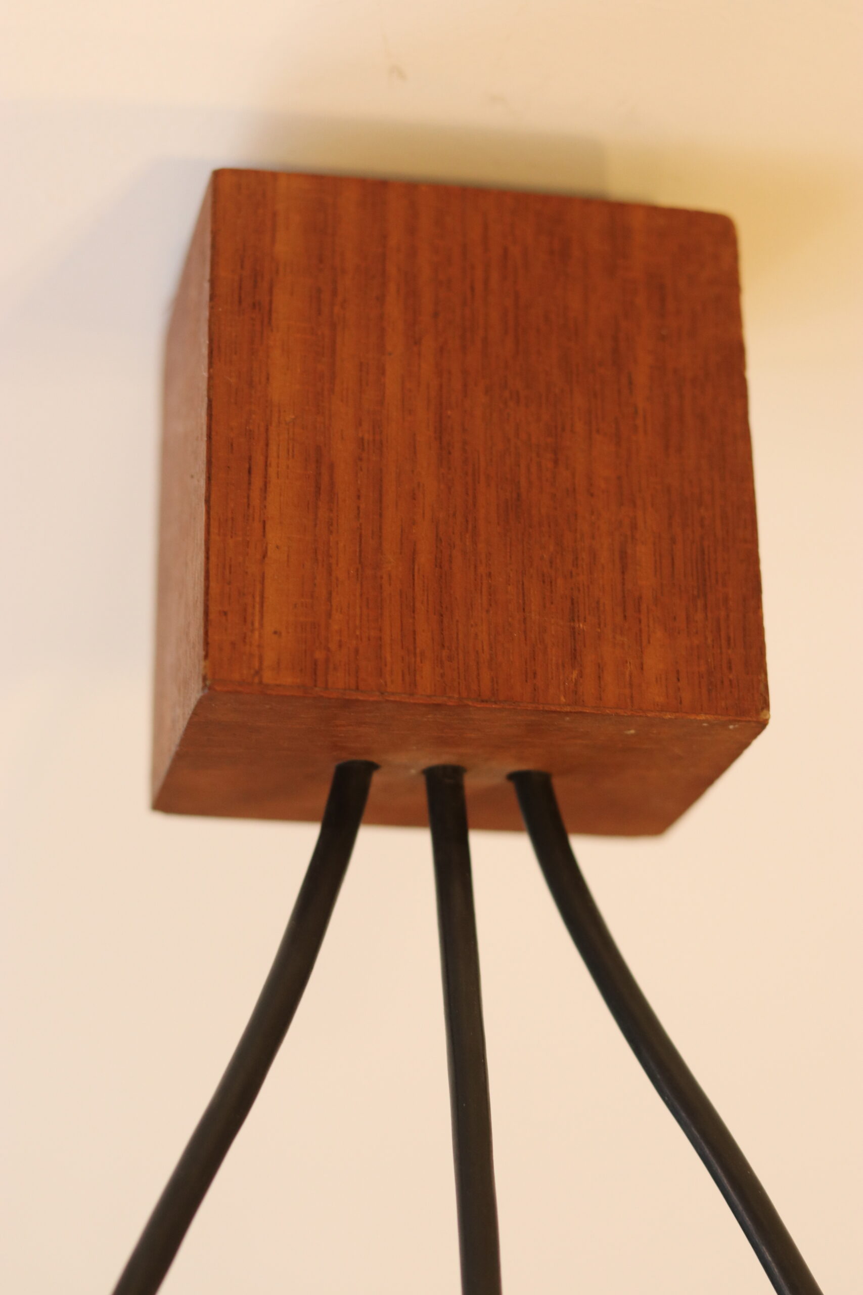 Suspension scandinave des années 60 en teck et perspex – Image 10
