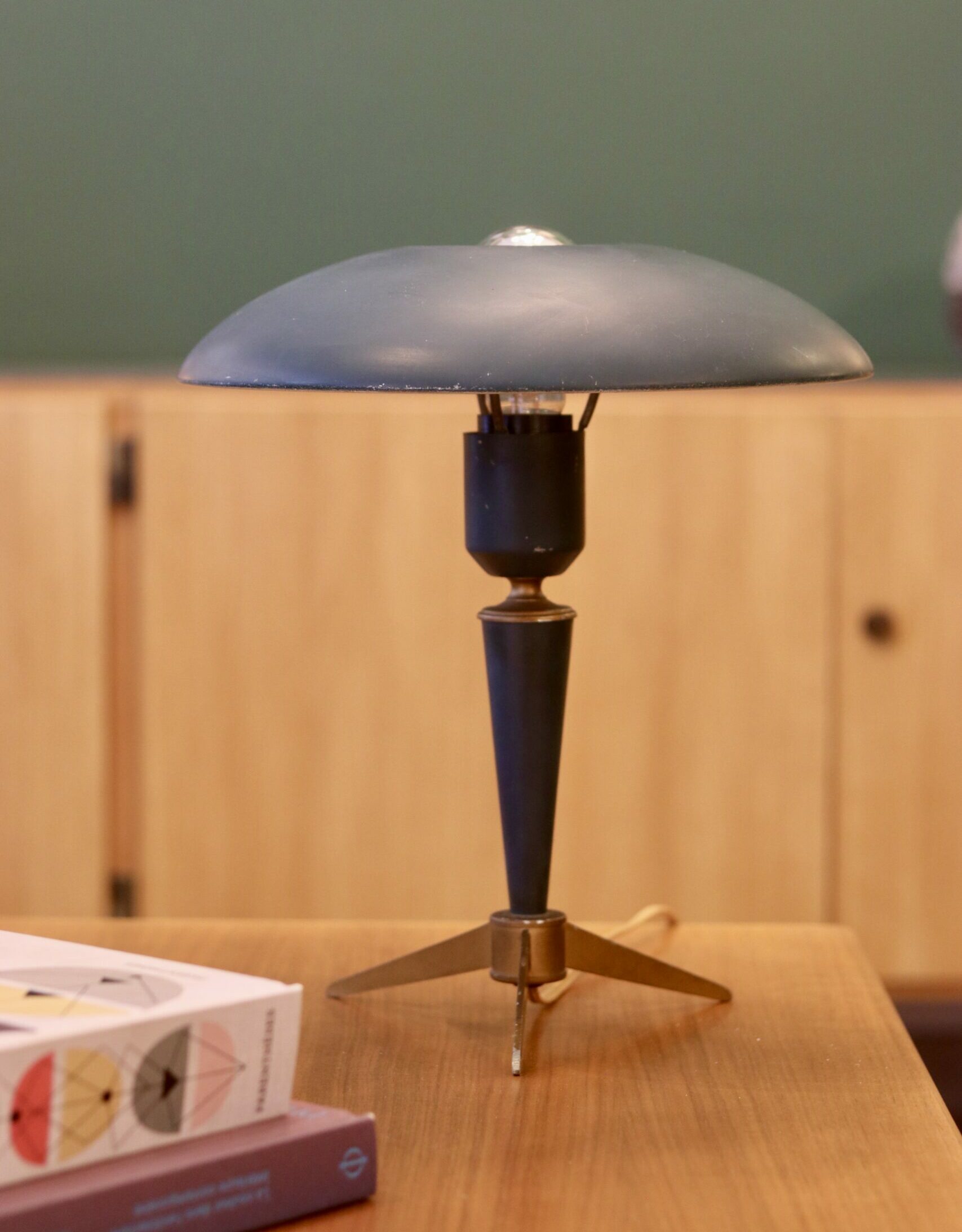 Lampe de table « Bijou » dessinée par Louis Kalff pour Philips