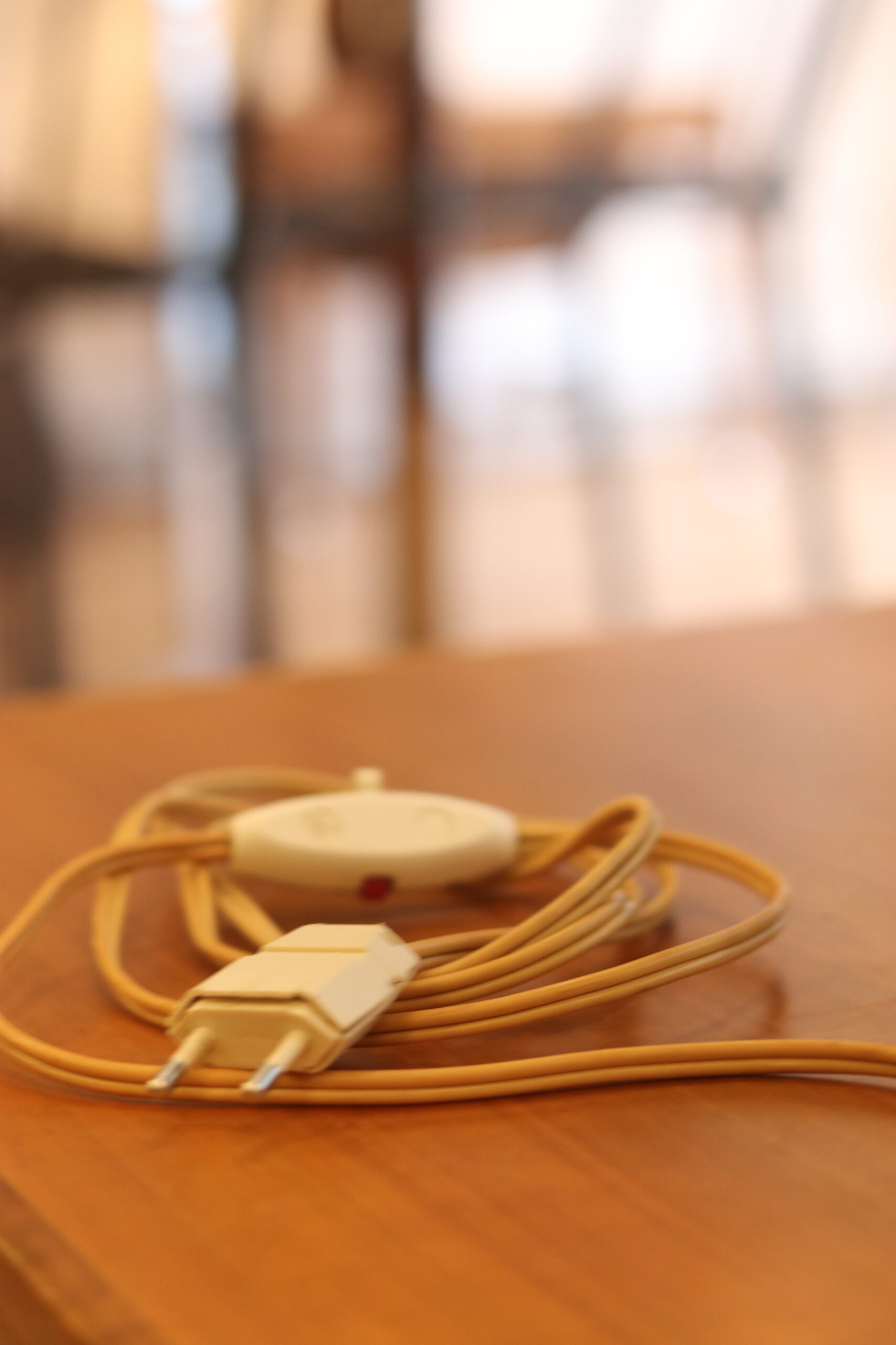Lampe de table « Bijou » dessinée par Louis Kalff pour Philips – Image 2