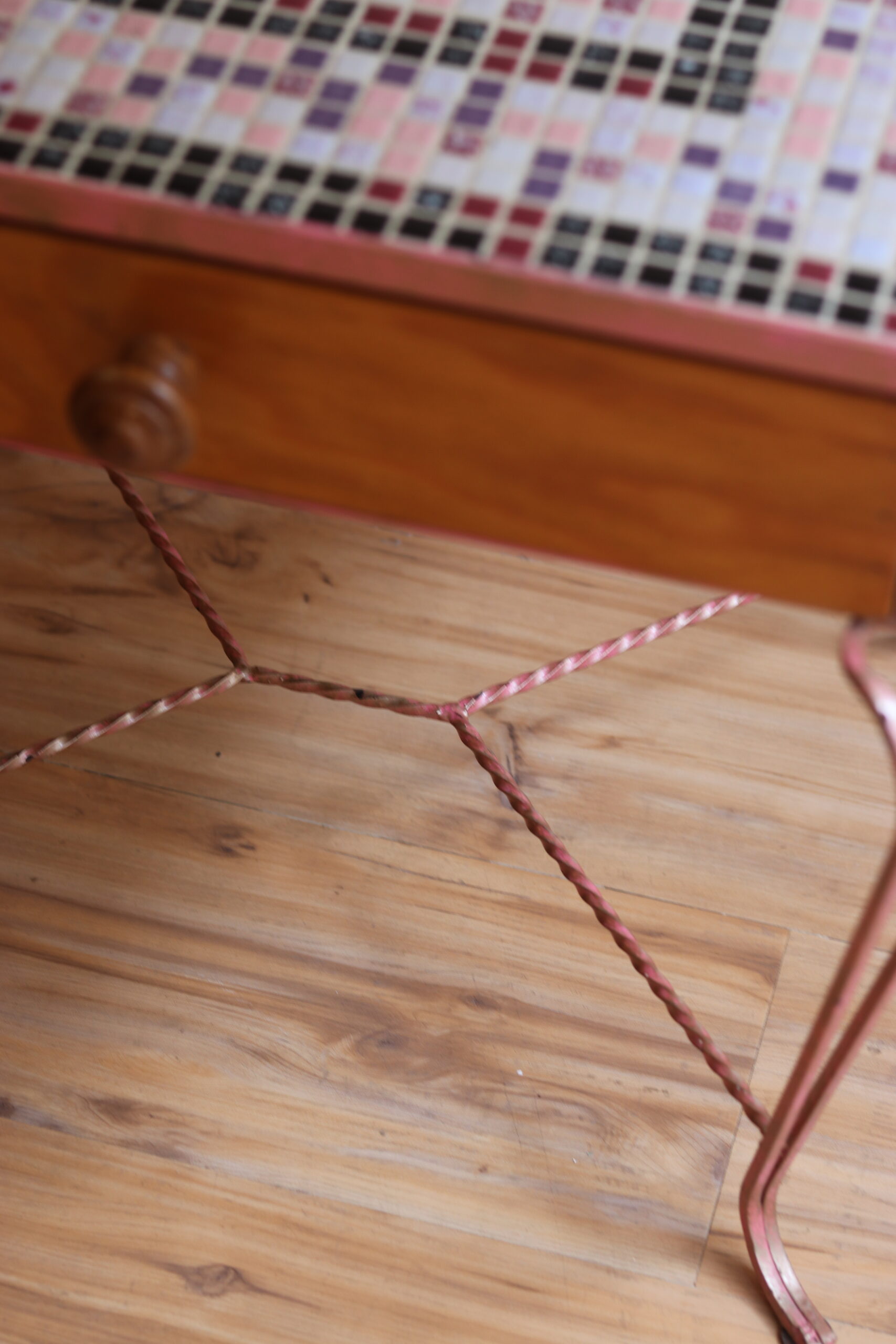 Petite table d'appoint en fer forgé et mosaïque, années 50-60 – Image 3