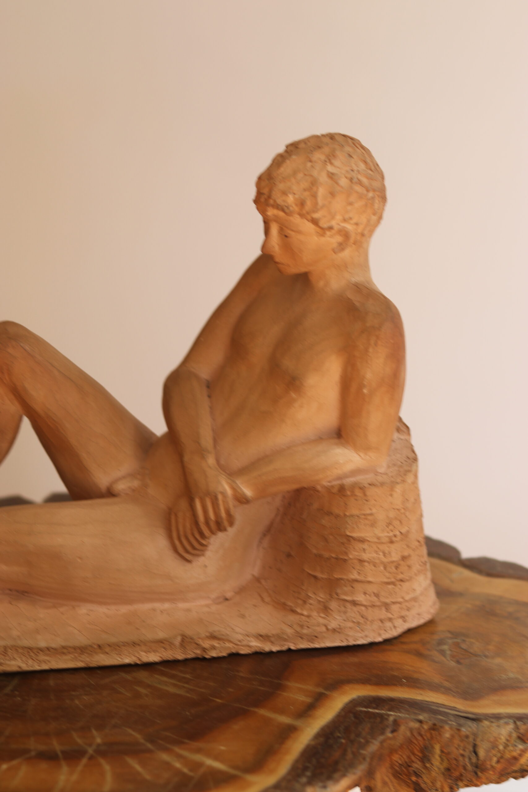 Terre cuite jeune homme nu allongé, 1988 – Image 6