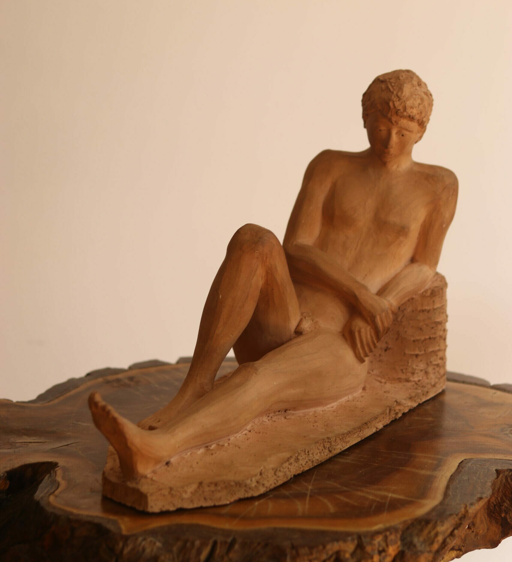 Terre cuite jeune homme nu allongé, 1988